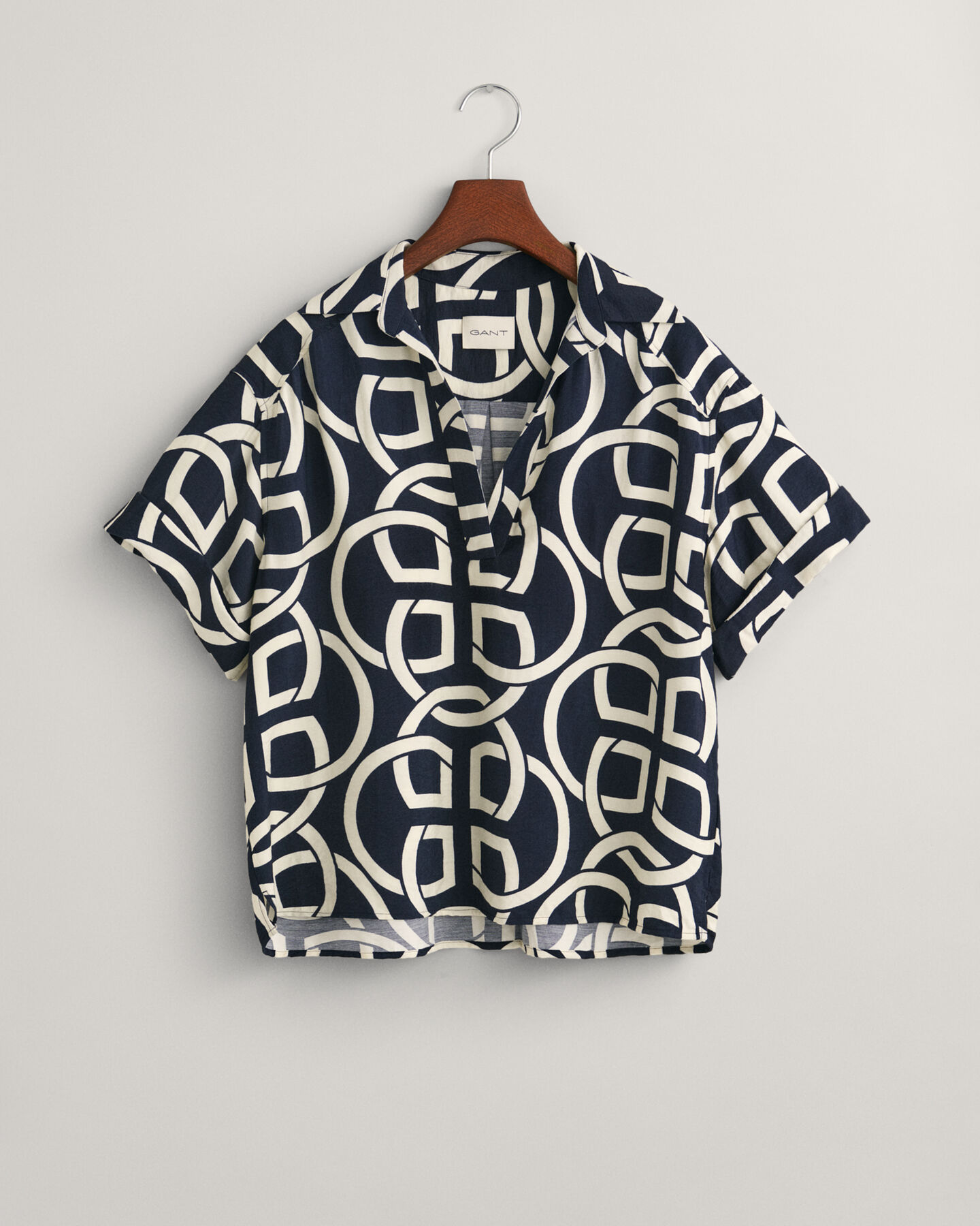 Relaxed Fit Monogram Popover Kurzarmbluse mit Print