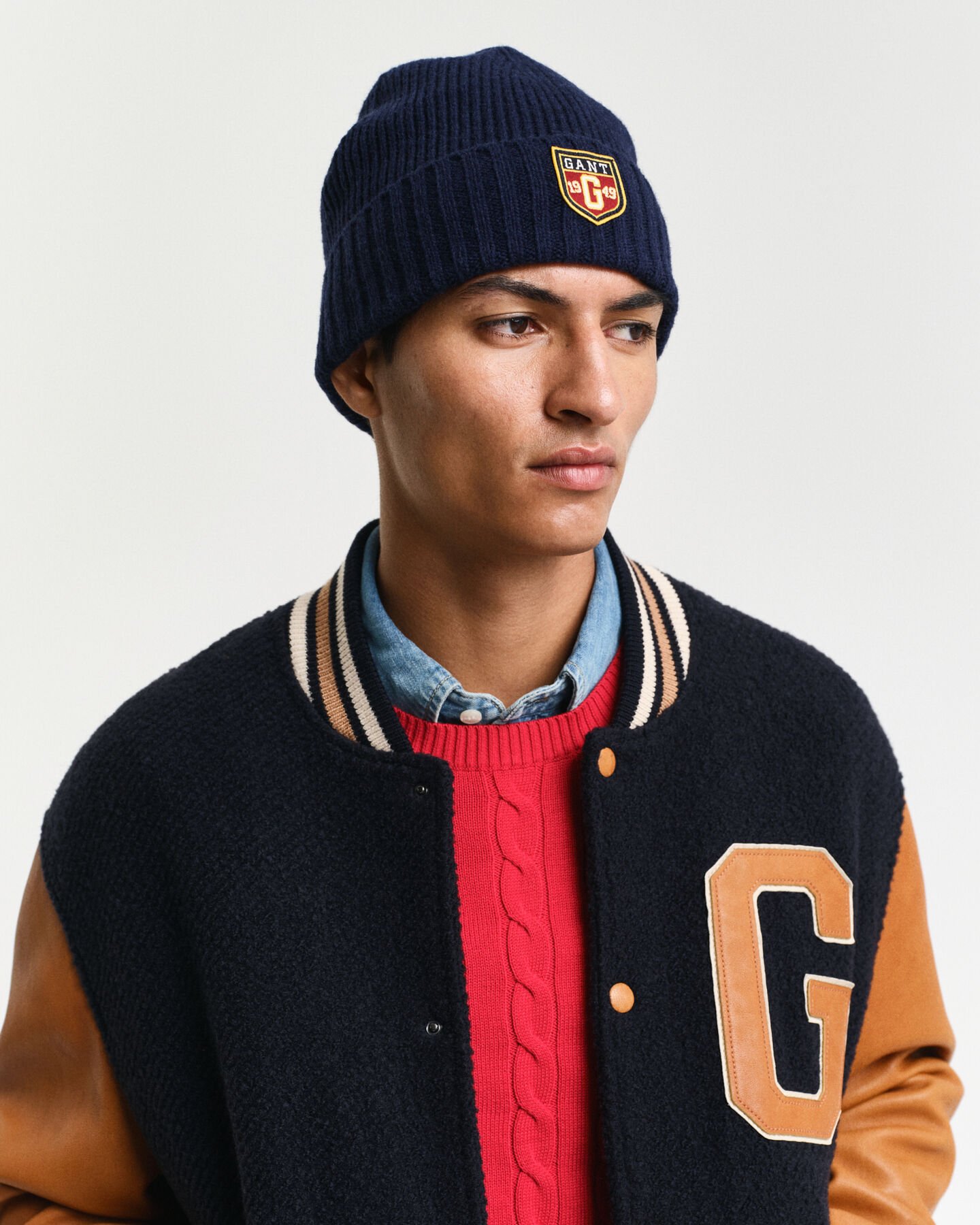 Woll Beanie mit Badge