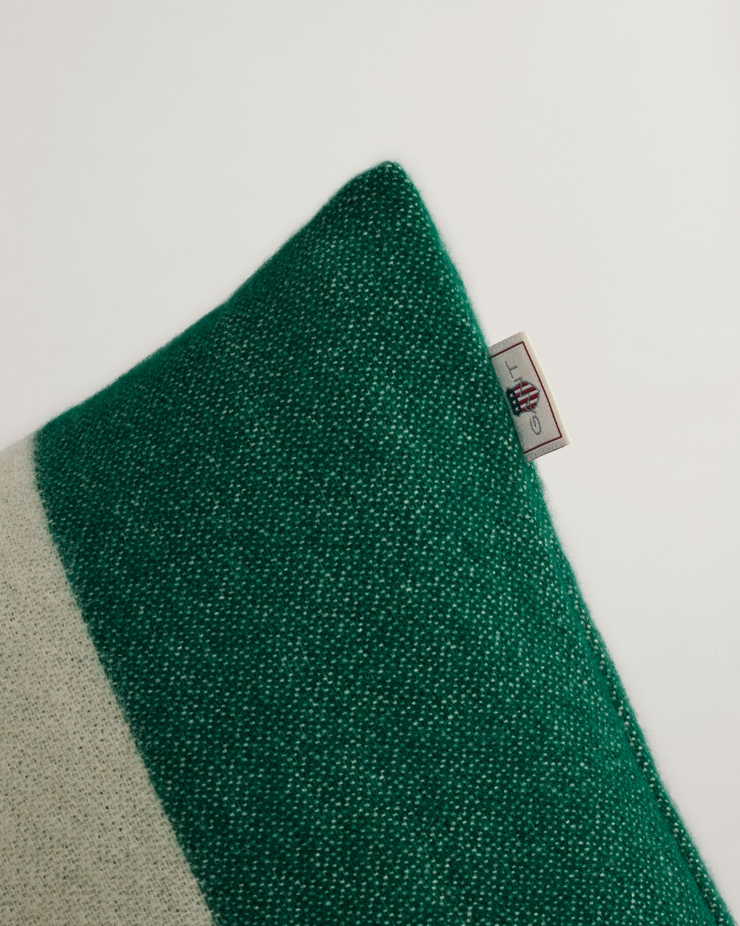 Gestreifte Kissenhülle aus Wolle