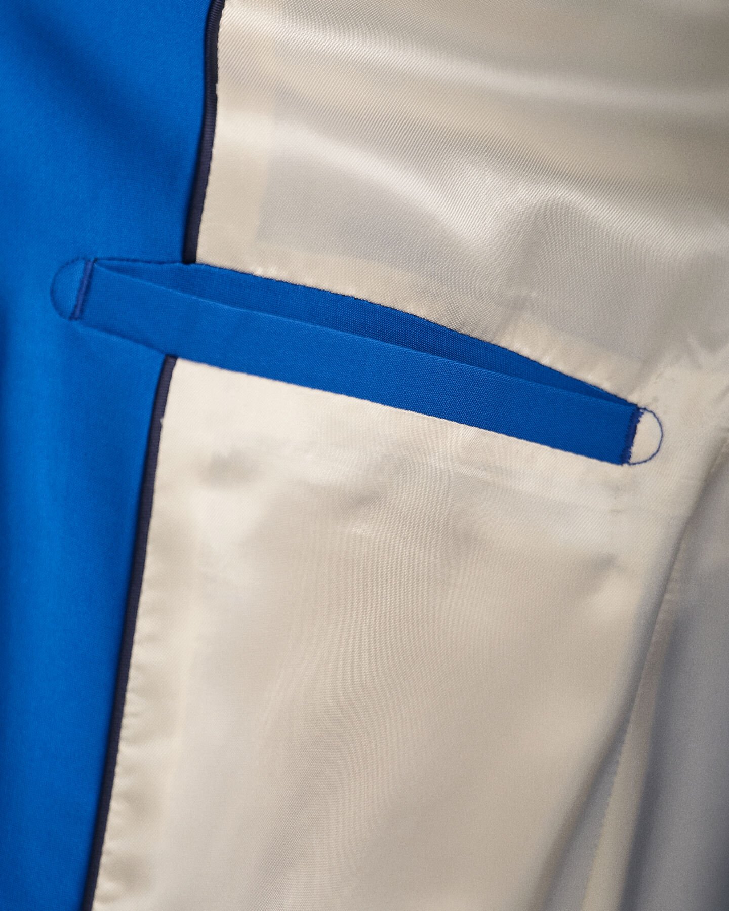 Taillierter Blazer mit breiten Schultern