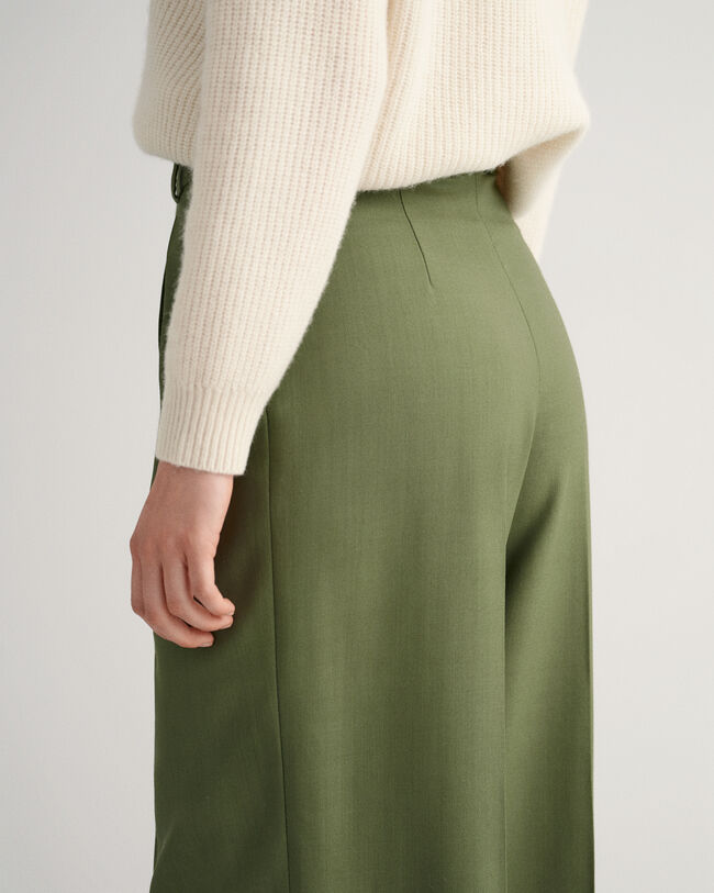 Hose mit Bundfalten und weitem Bein