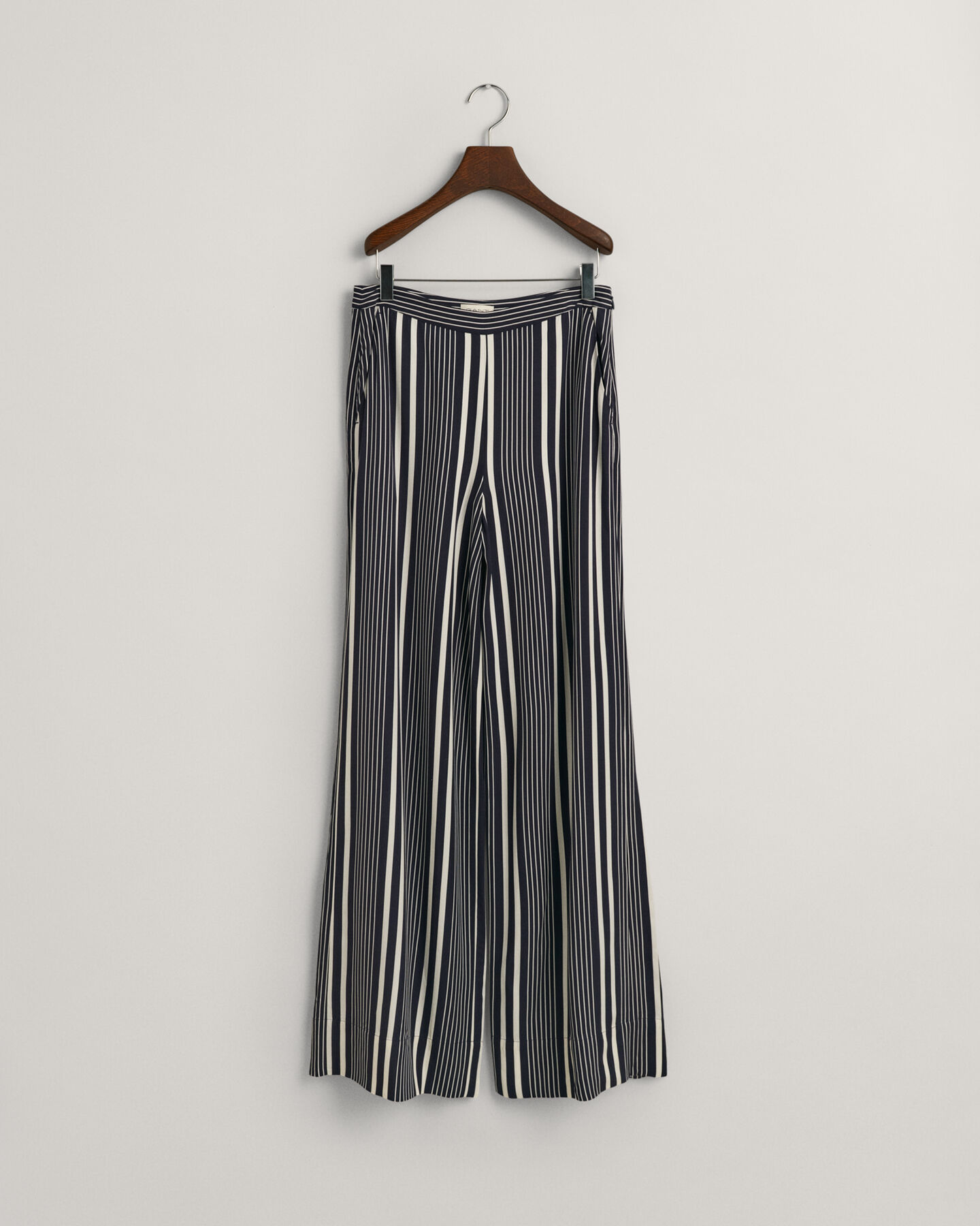 Regular Fit Hose mit weitem Bein und Streifen