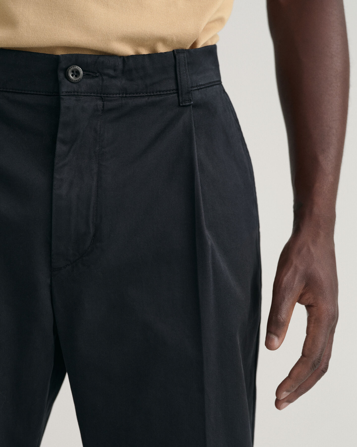 Tapered Bundfaltenhose