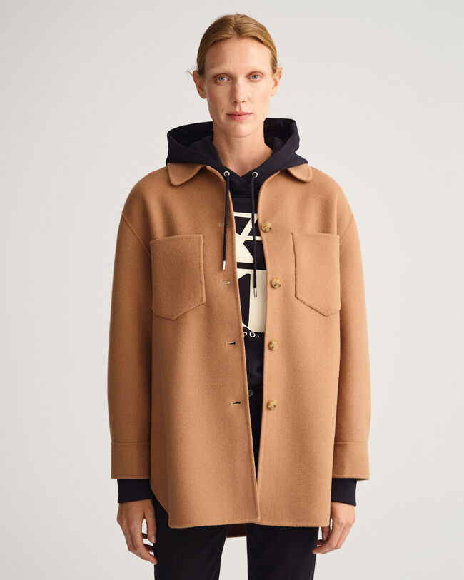 Handbestickte Hemdjacke