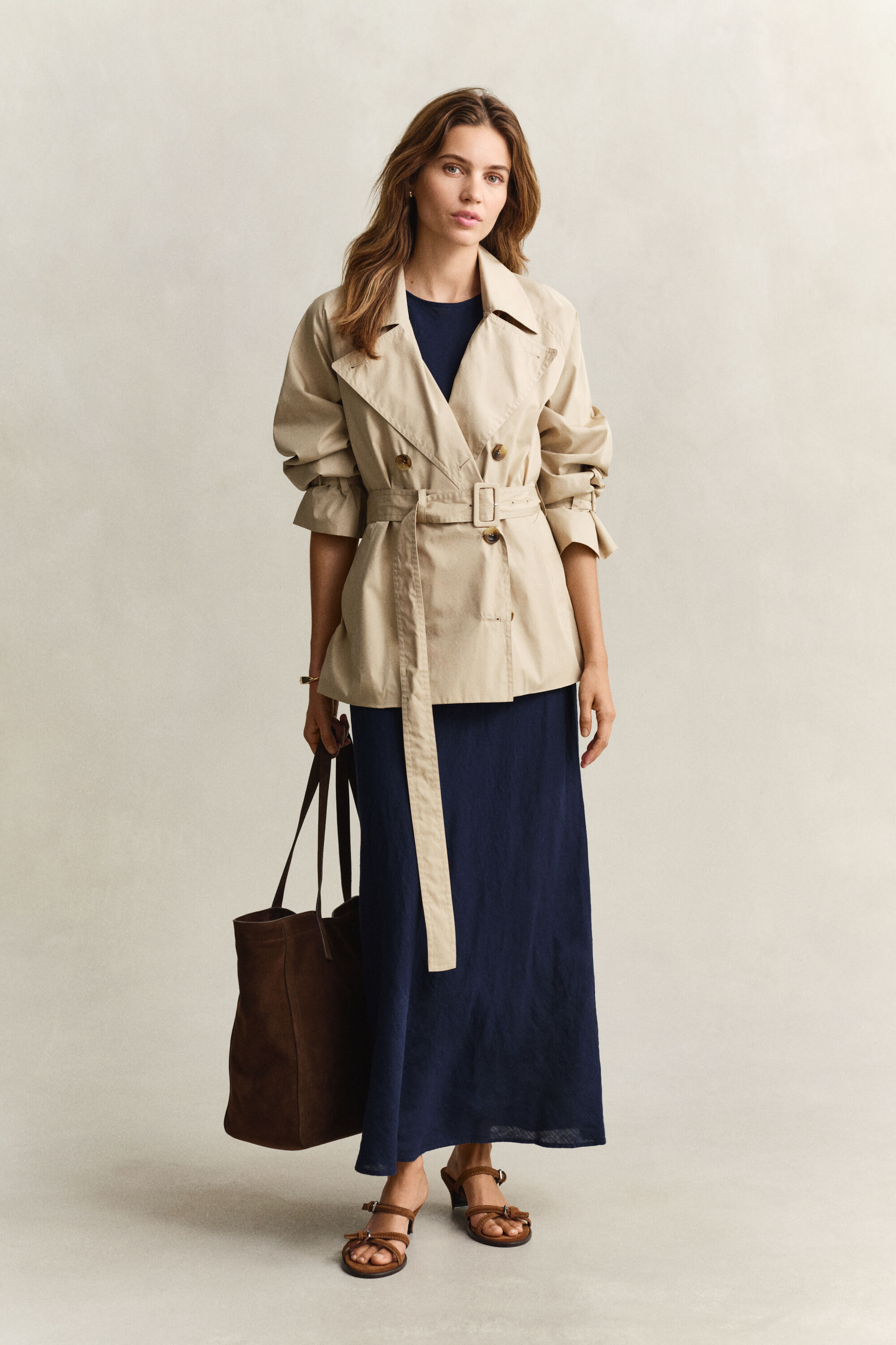 Abito midi in lino con taglio obliquo