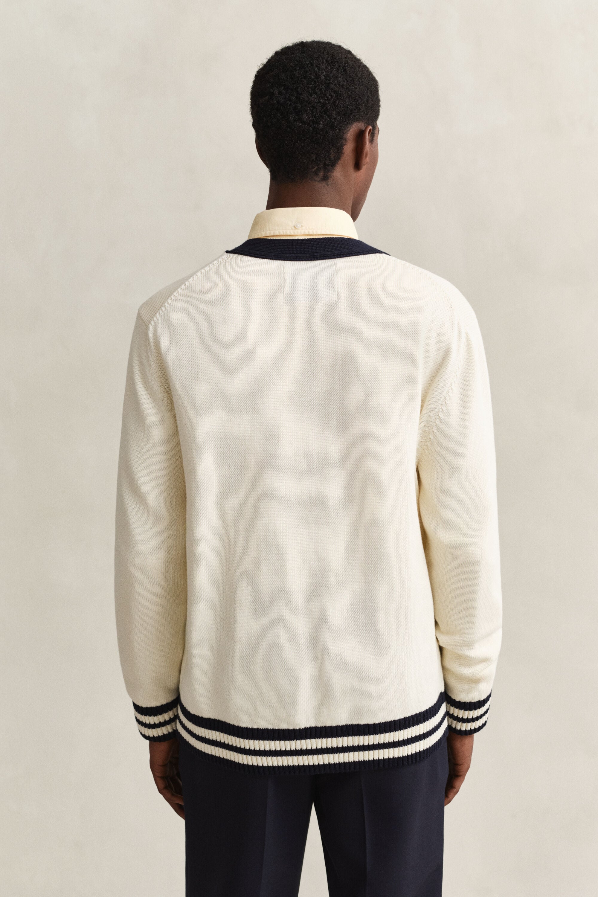 Cardigan con scollo a V e abbottonatura
