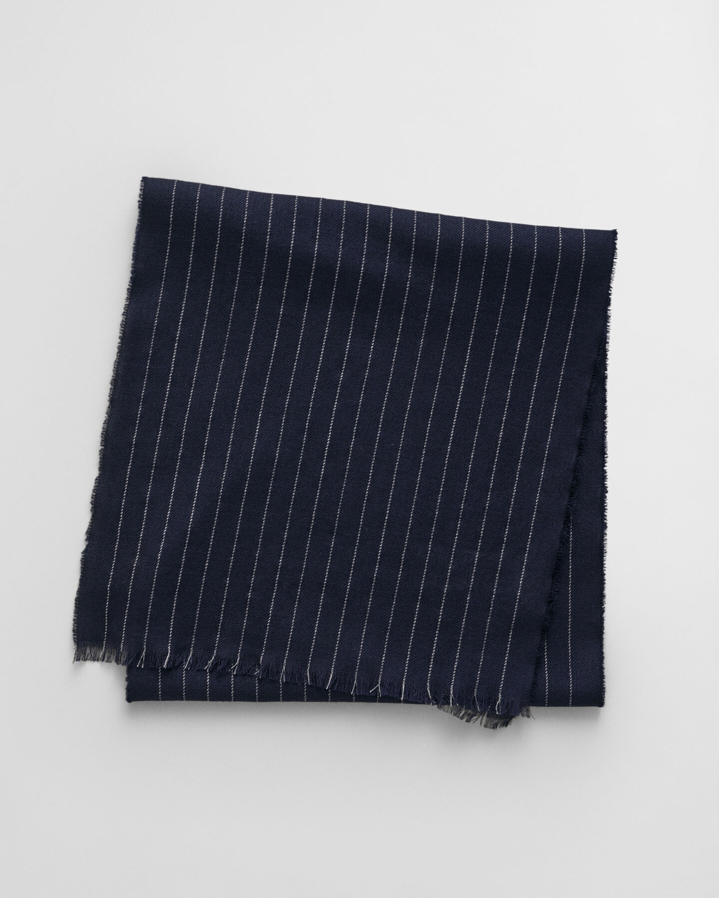 Pinstripe Schal aus extrafeiner Merinowolle