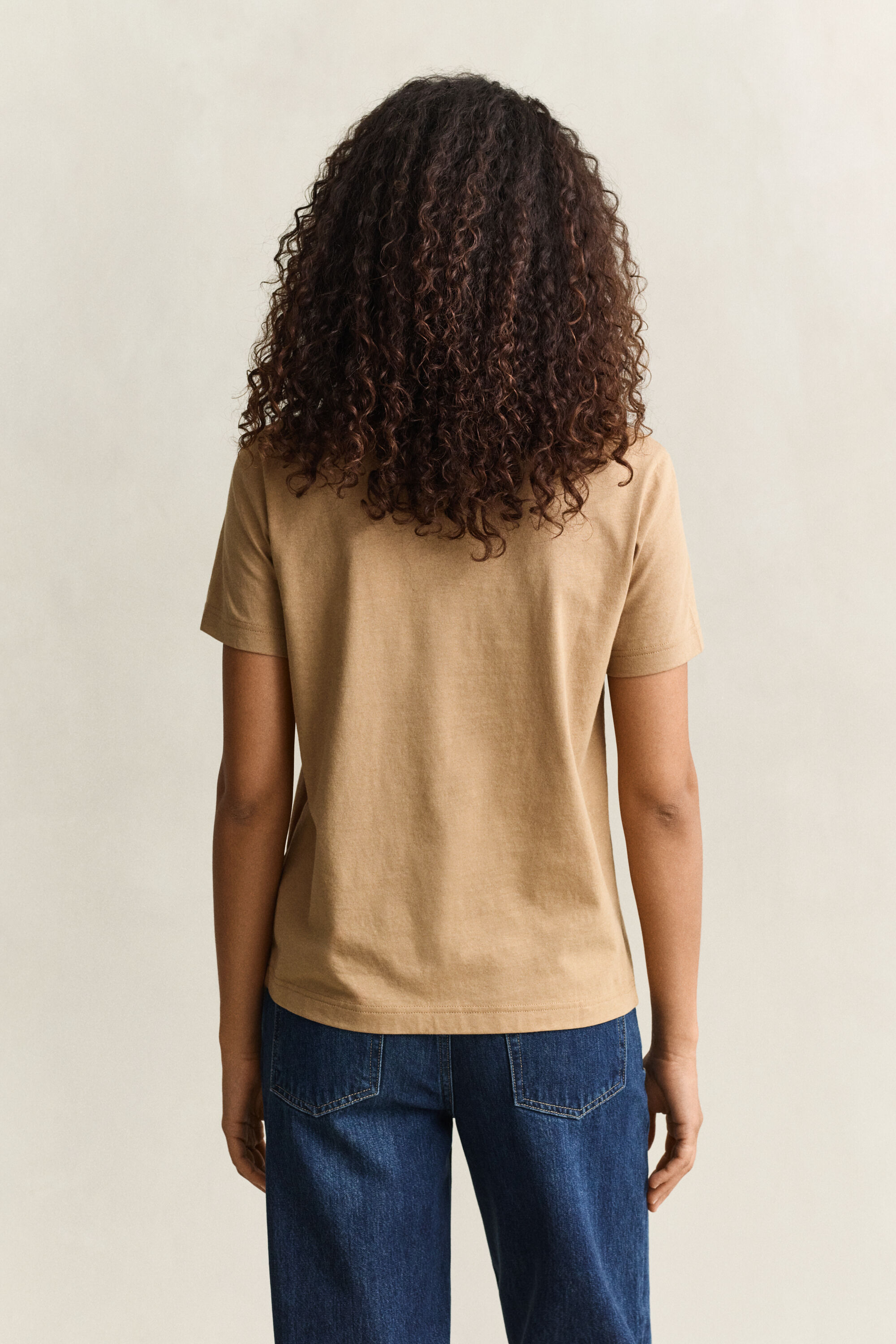 T-shirt avec écusson ton sur ton