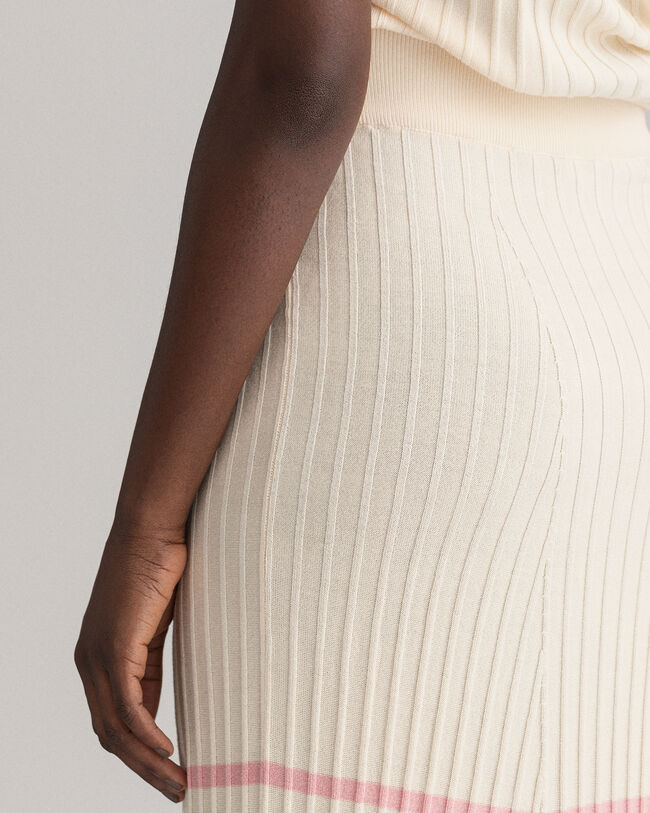 Rippstrick-Rock mit Streifen