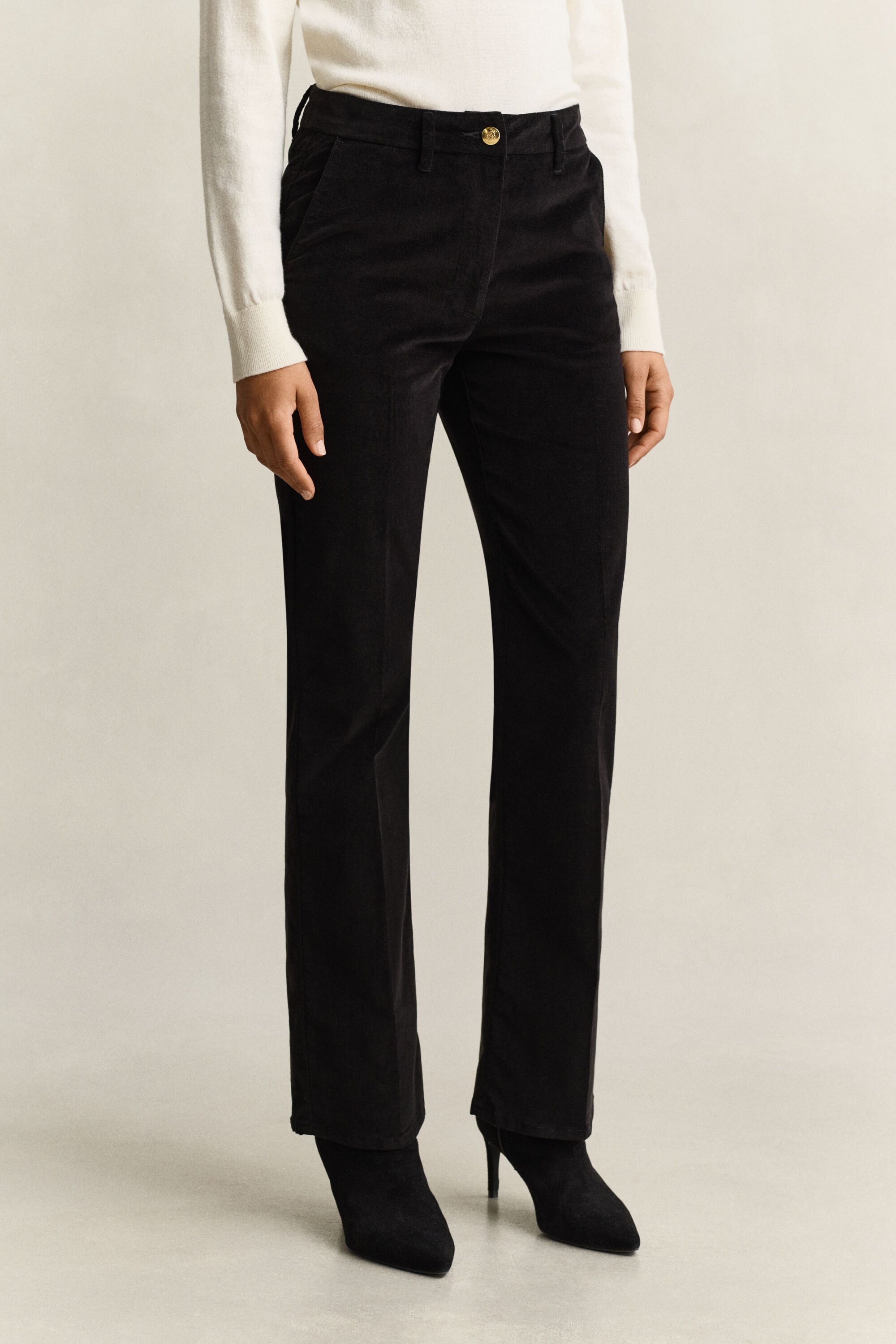 Ausgestellte Samthose