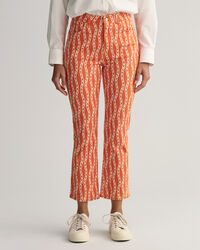 Verk&uuml;rzte Jeans mit Kettenprint