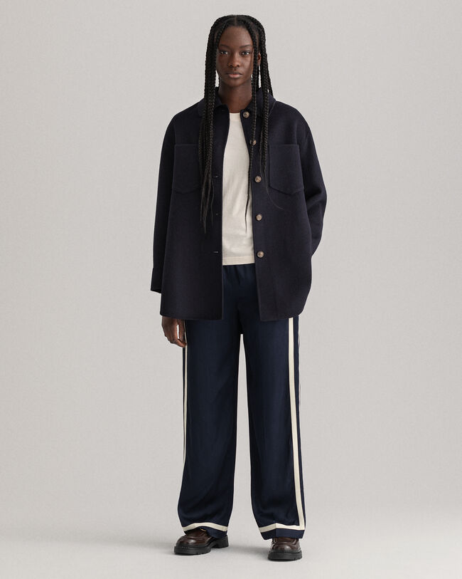 Handbestickte Hemdjacke