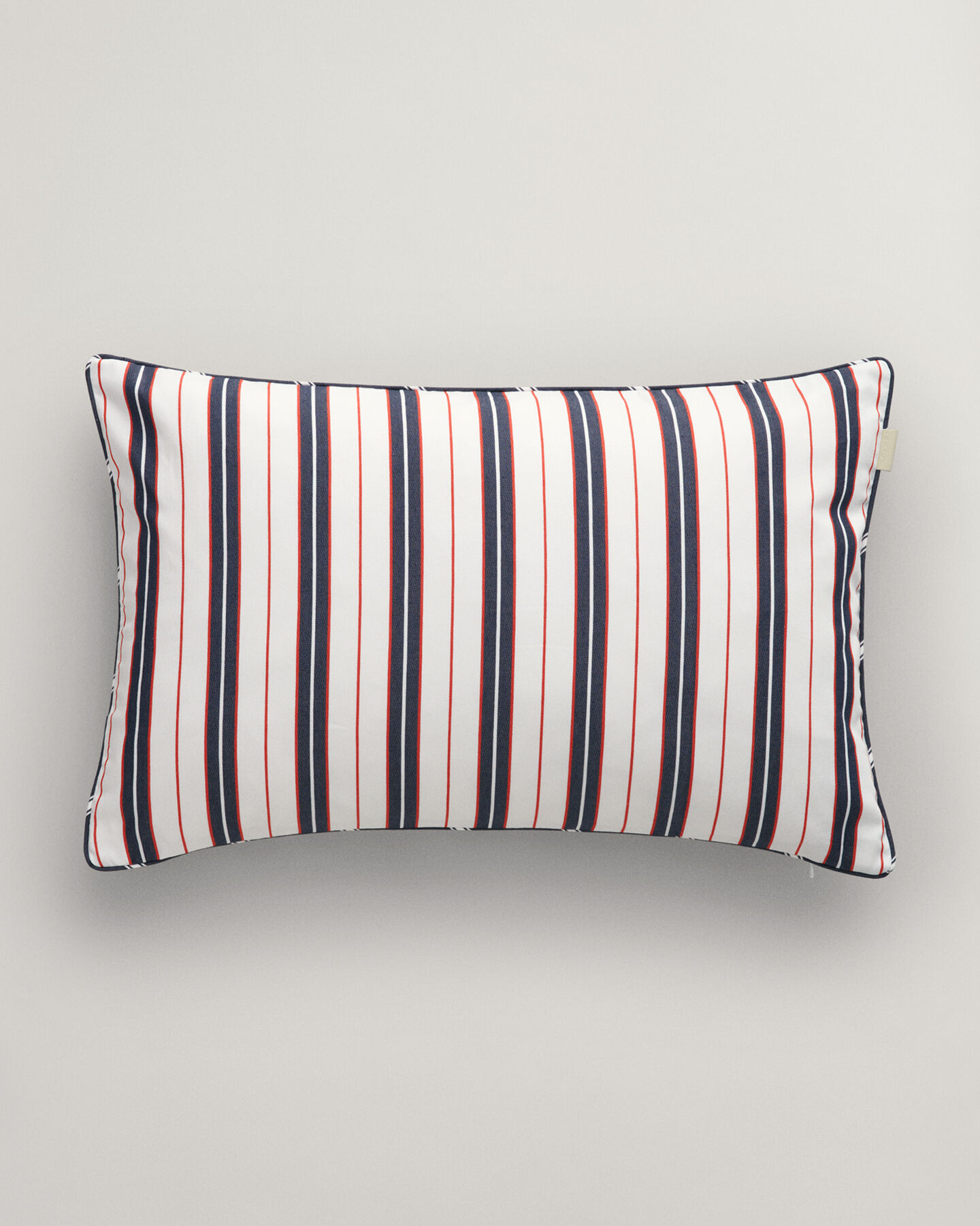 Kissenhülle mit gemischten Streifen