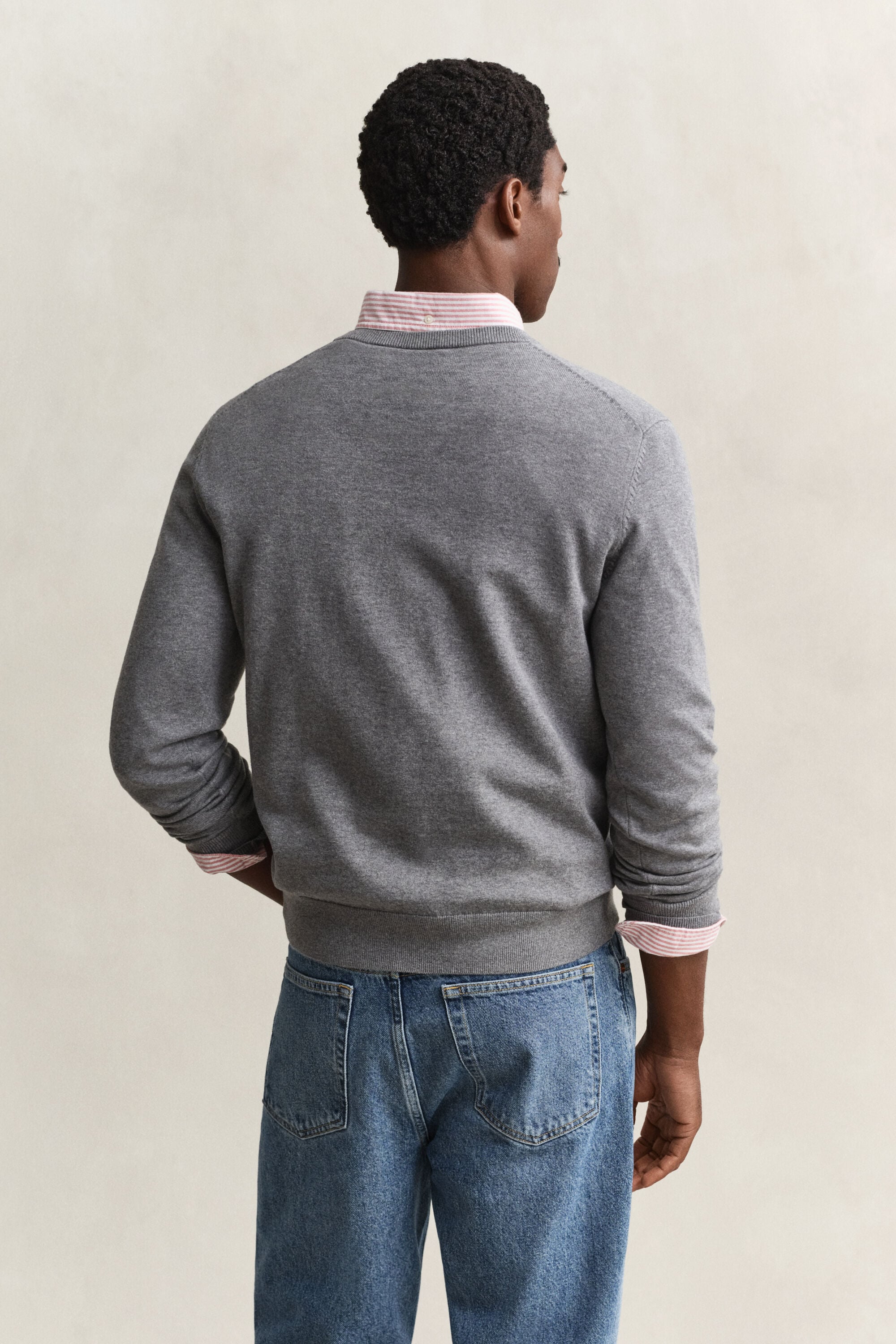 Maglia in cotone con scollo a V classico