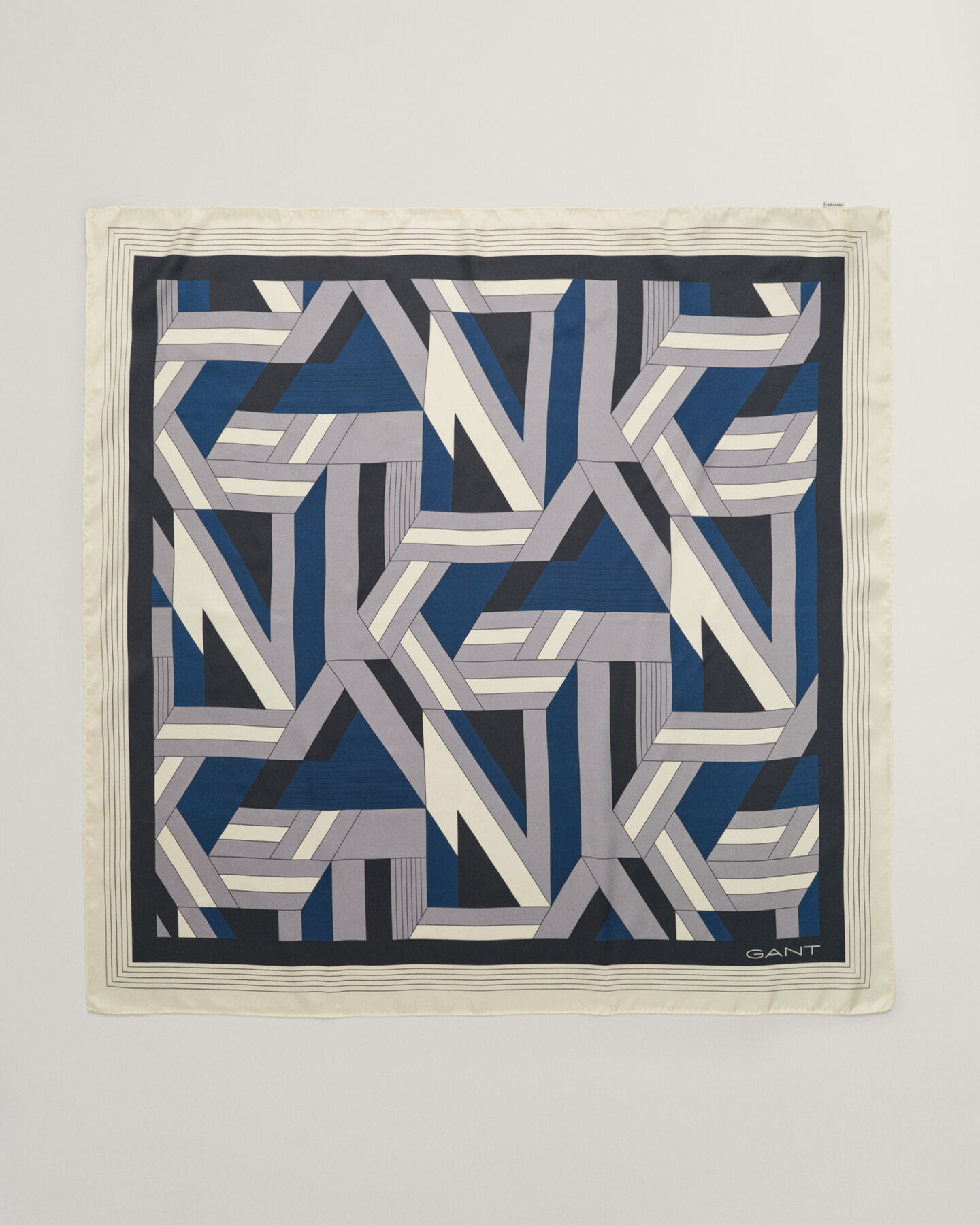 Seidenschal mit Buchstaben-Print