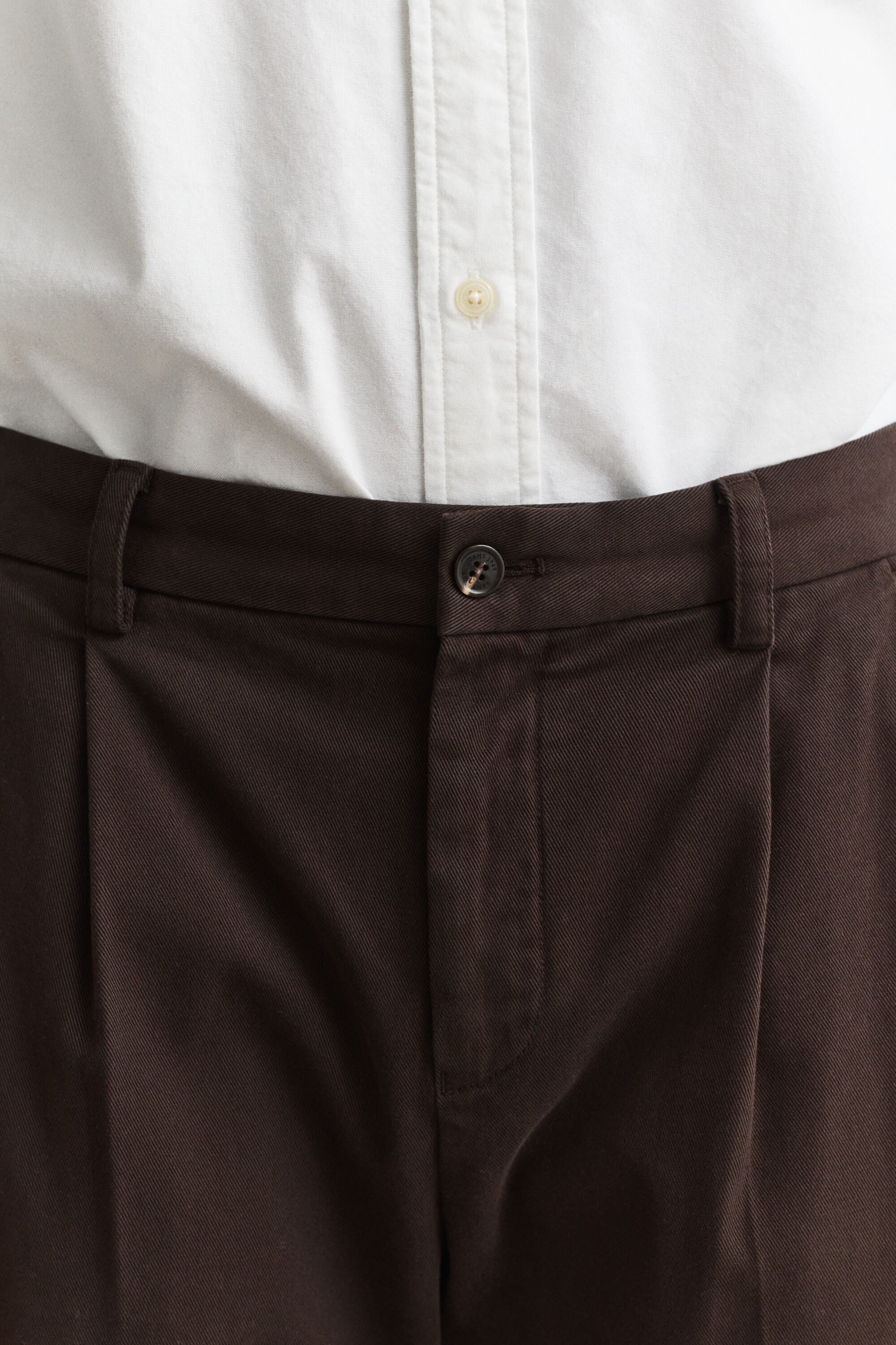 Pantalon chino ajusté