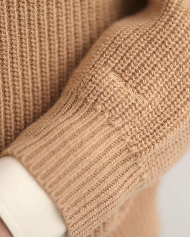 Gerippter V-Neck Wollpullover