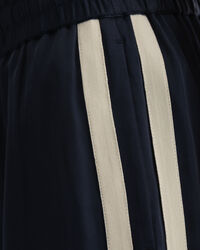 Pull-On Hose aus Satin