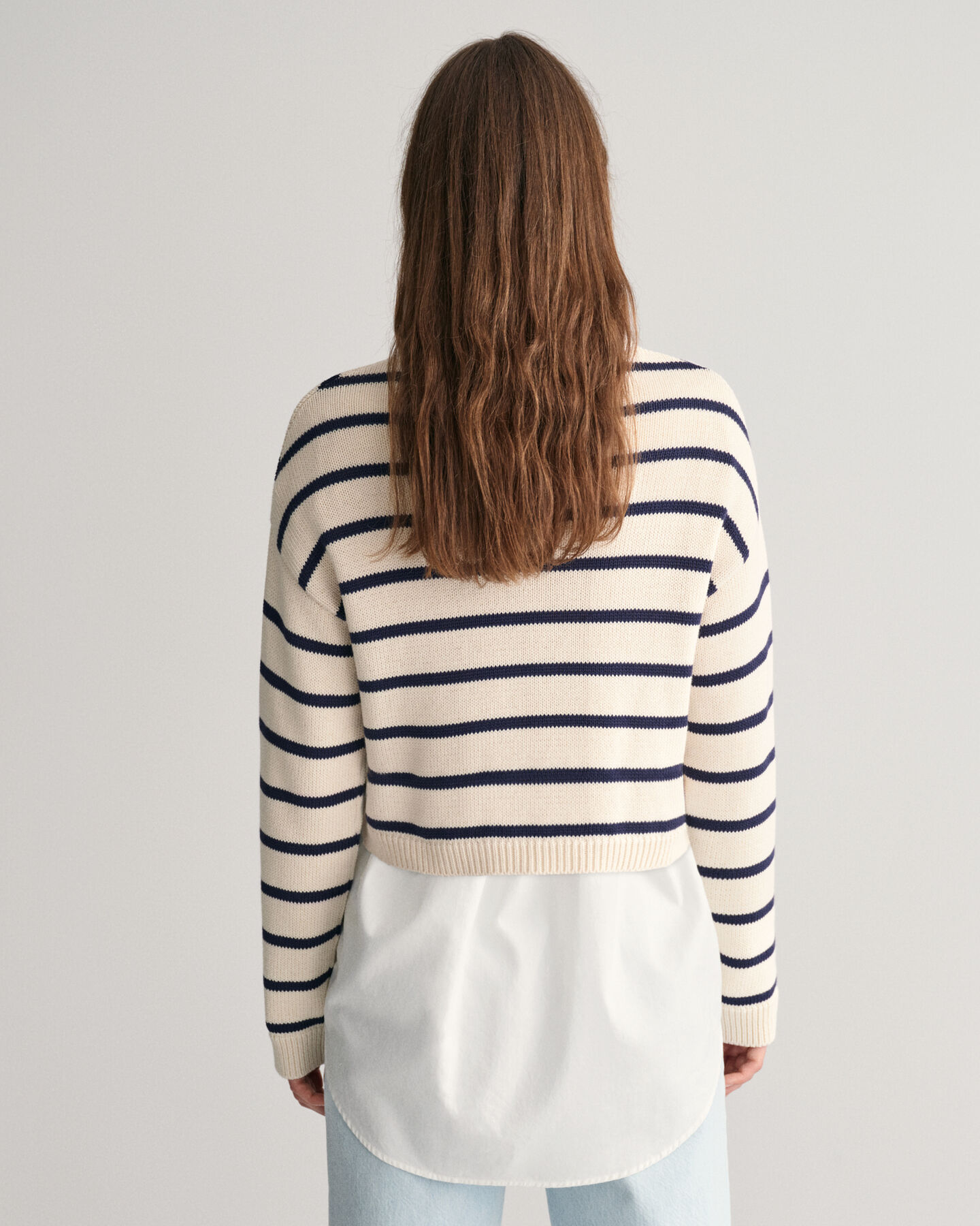 Rundhalspullover mit Streifen