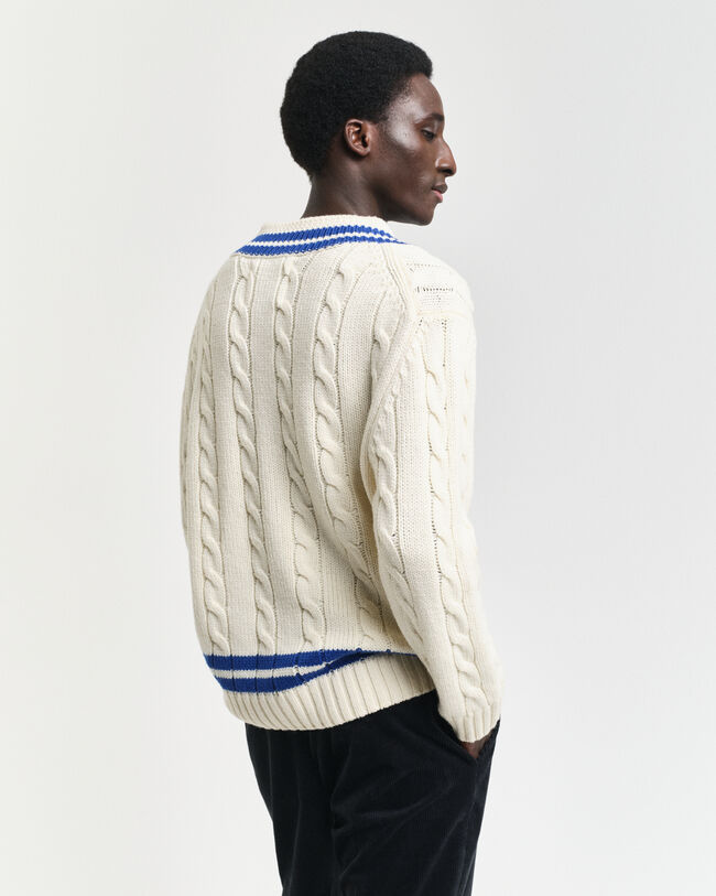 V-Neck Pullover mit Zopfmuster