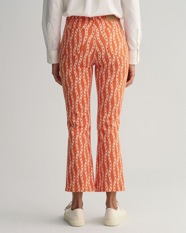 Verk&uuml;rzte Jeans mit Kettenprint