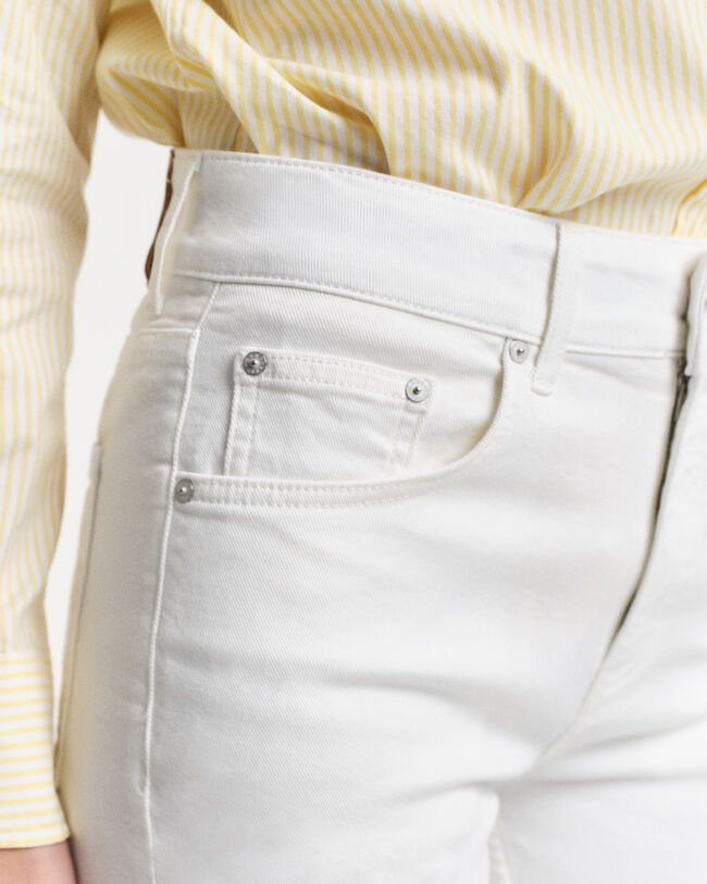 Weiße Slim Fit Schlagjeans