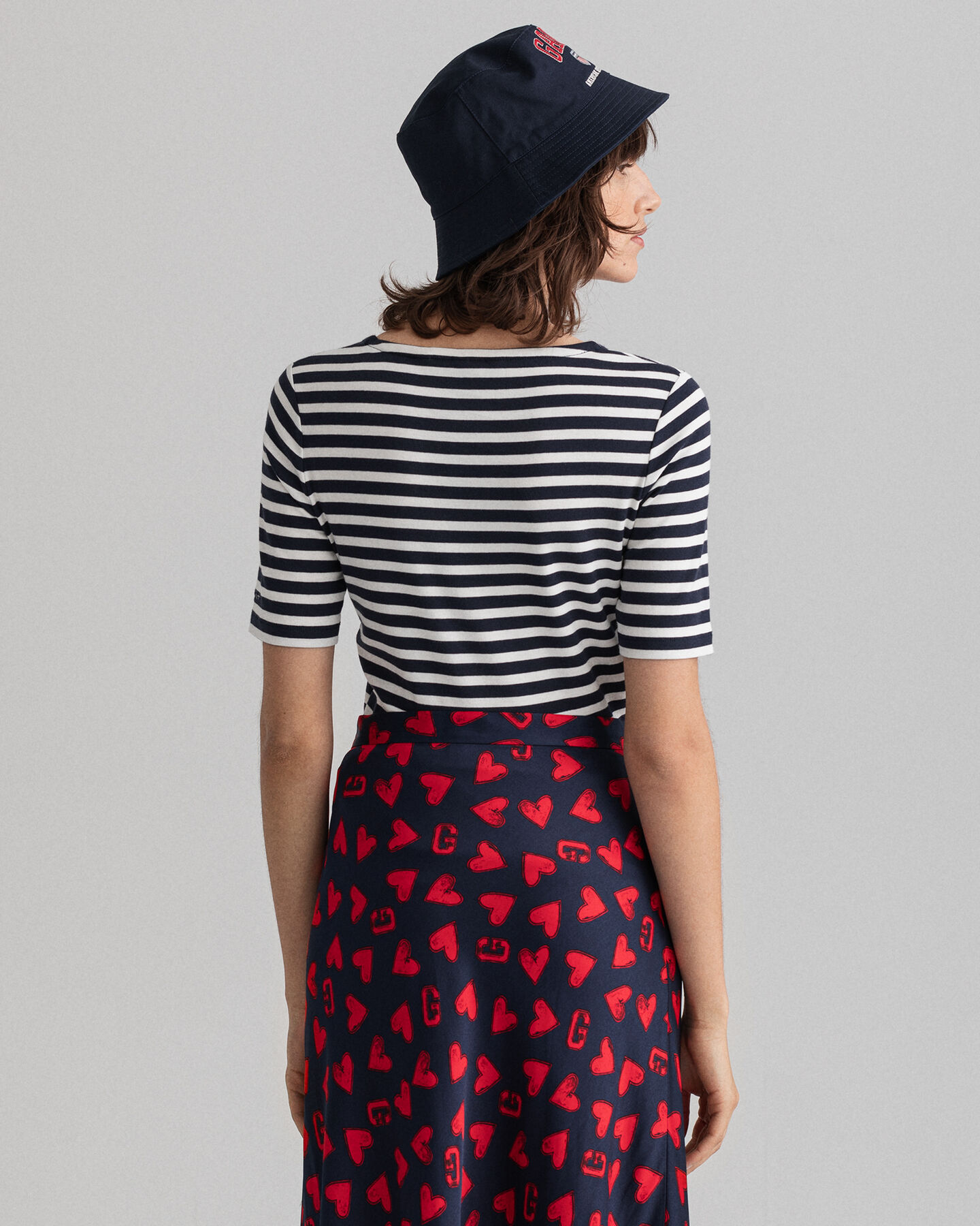 Geripptes Streifen-T-Shirt mit halblangem Arm