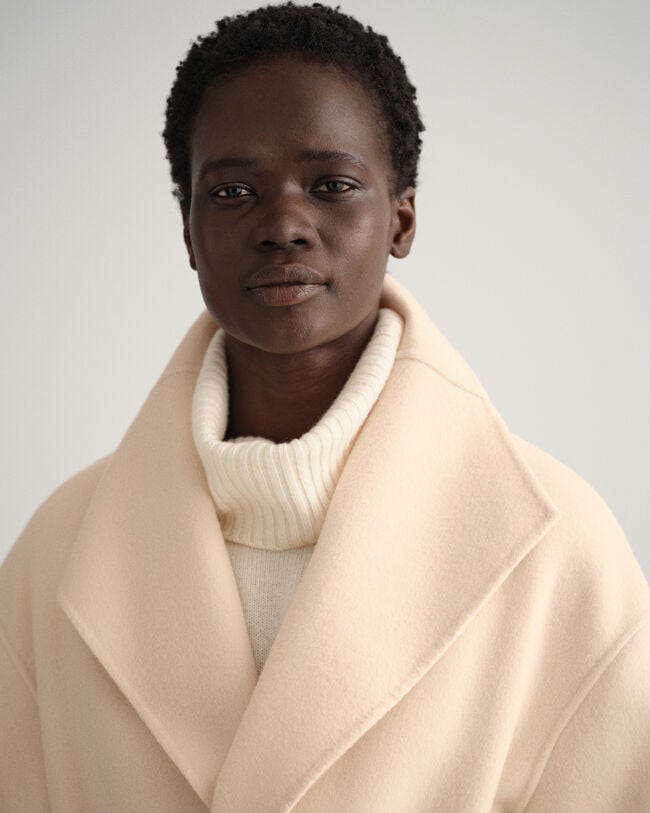 Handgenähter Mantel mit Gürtel