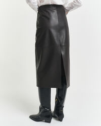 Bleistiftrock aus Leder in Midilänge