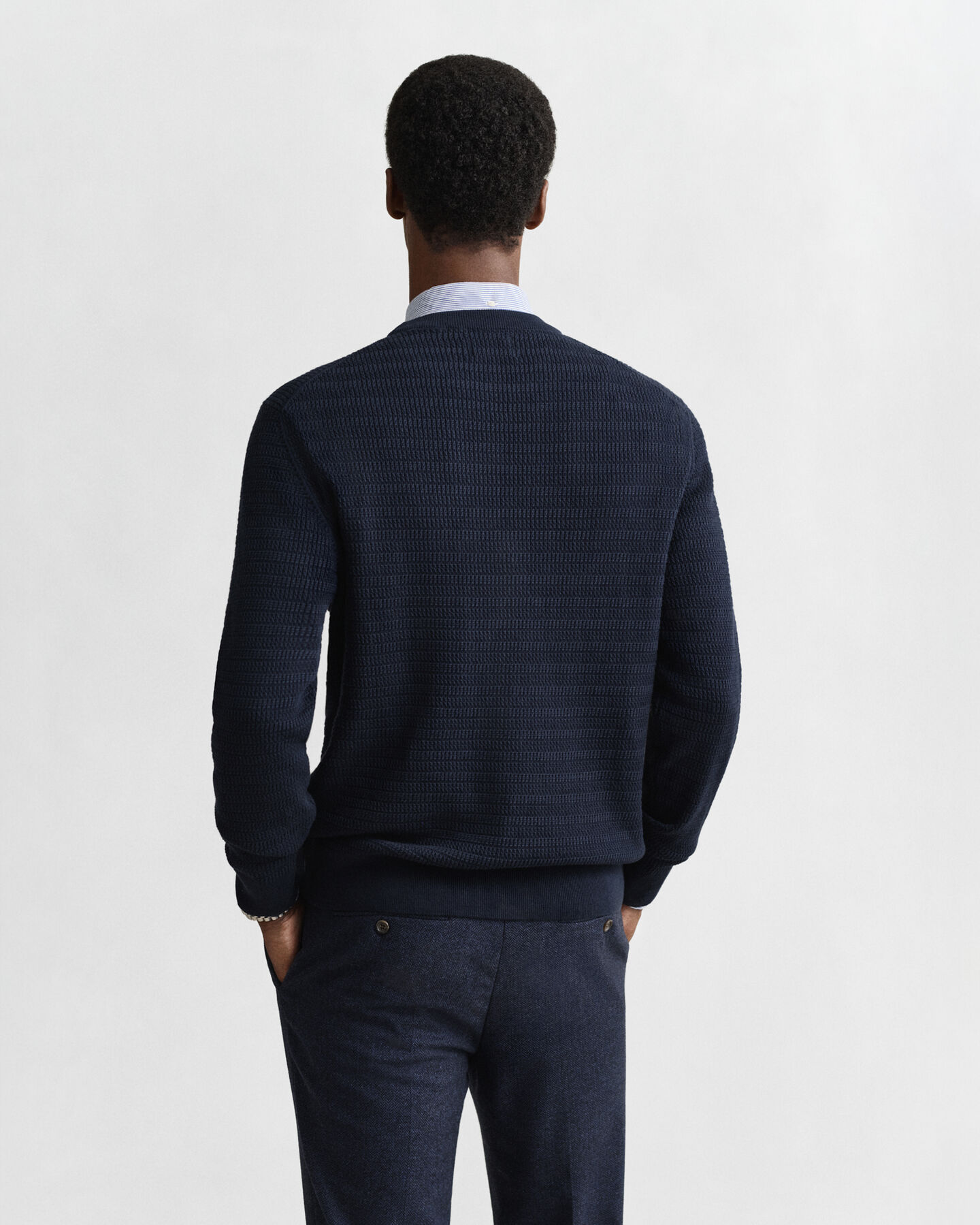 Rundhalspullover mit Mini-Zopfmuster