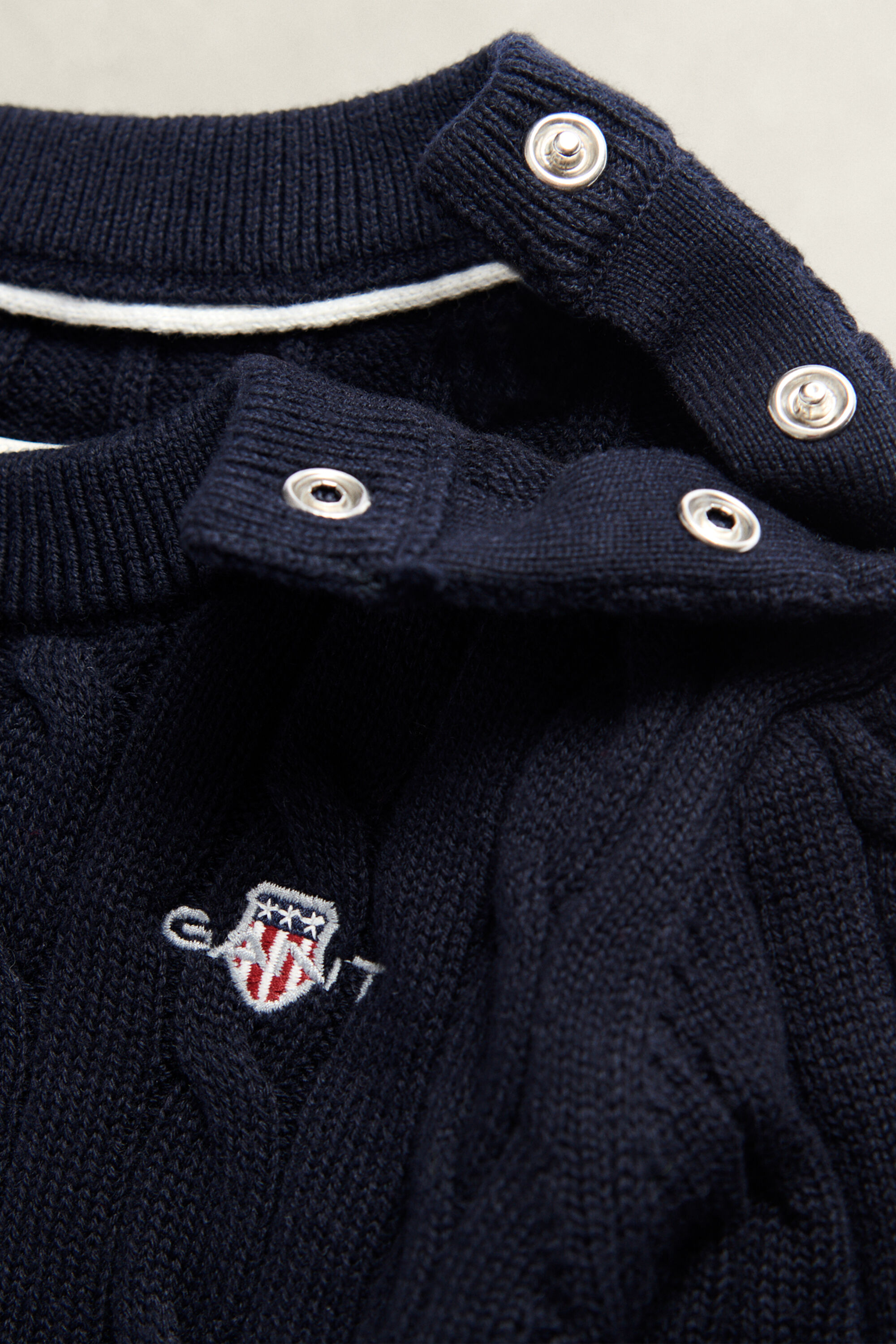 Pull en maille torsadée avec écusson Garçon