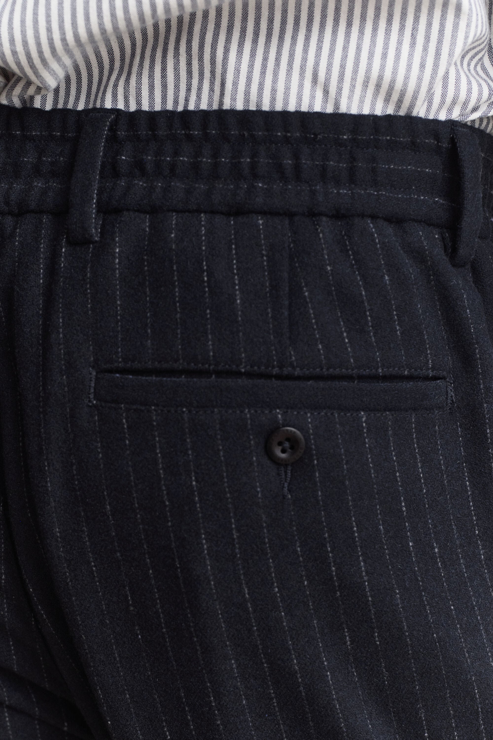 Pantaloni in flanella di lana stretti in fondo