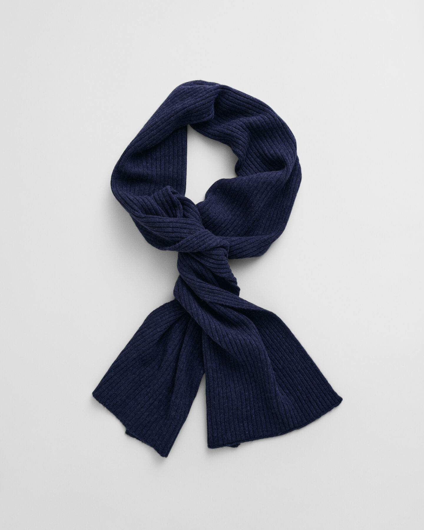 Beanie und Schal aus Wolle im Geschenkset