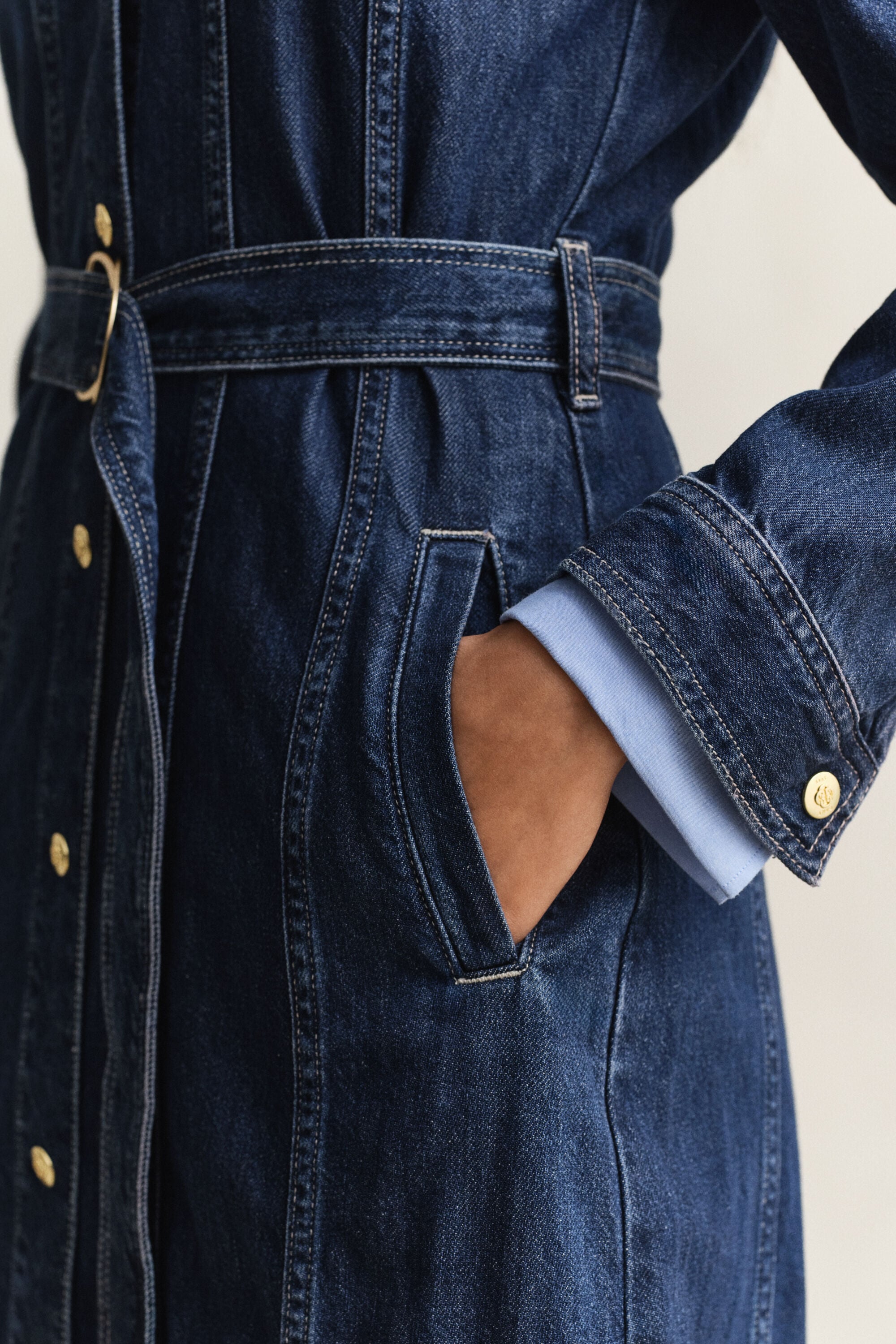 Robe midi en denim avec ceinture