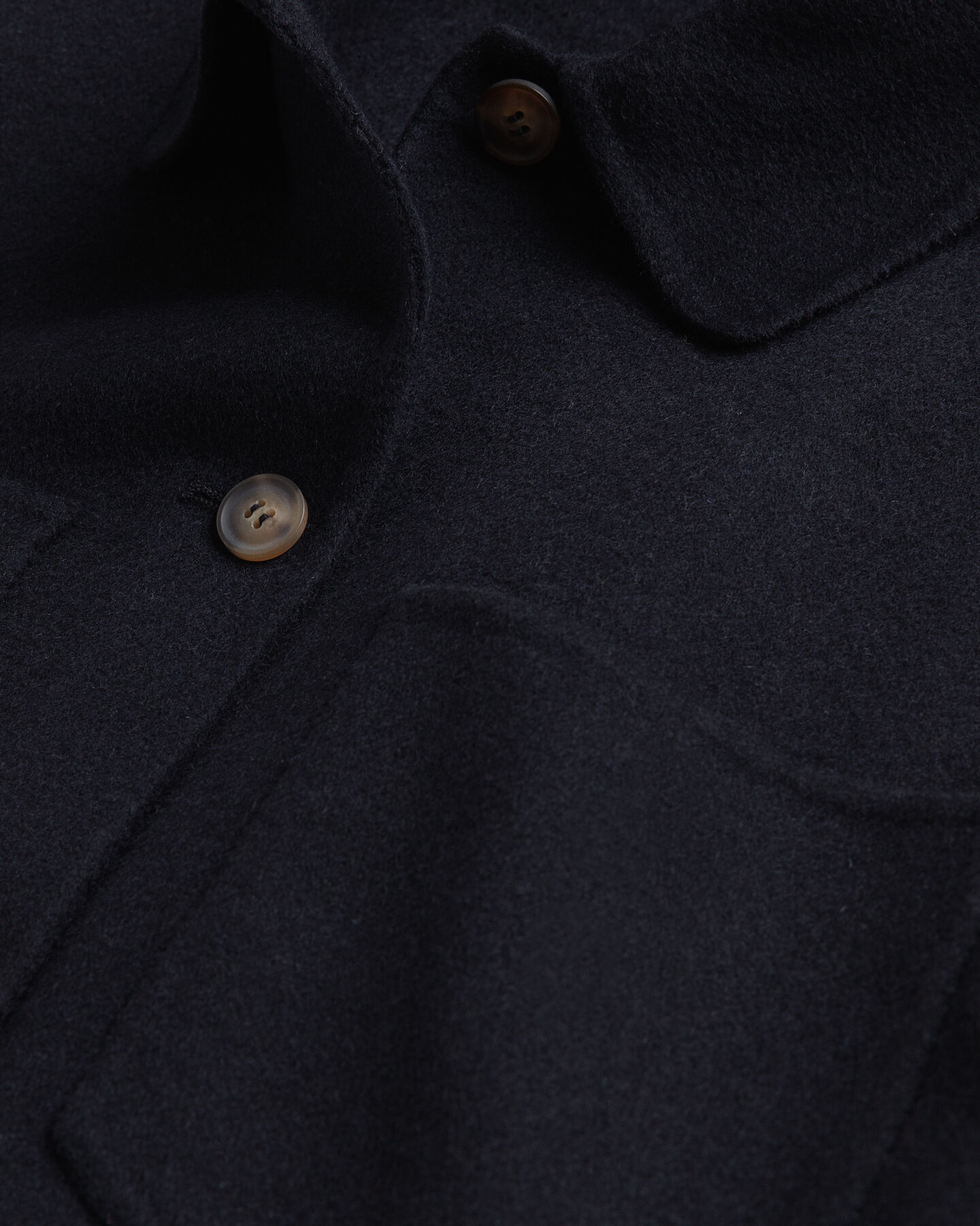 Handbestickte Hemdjacke