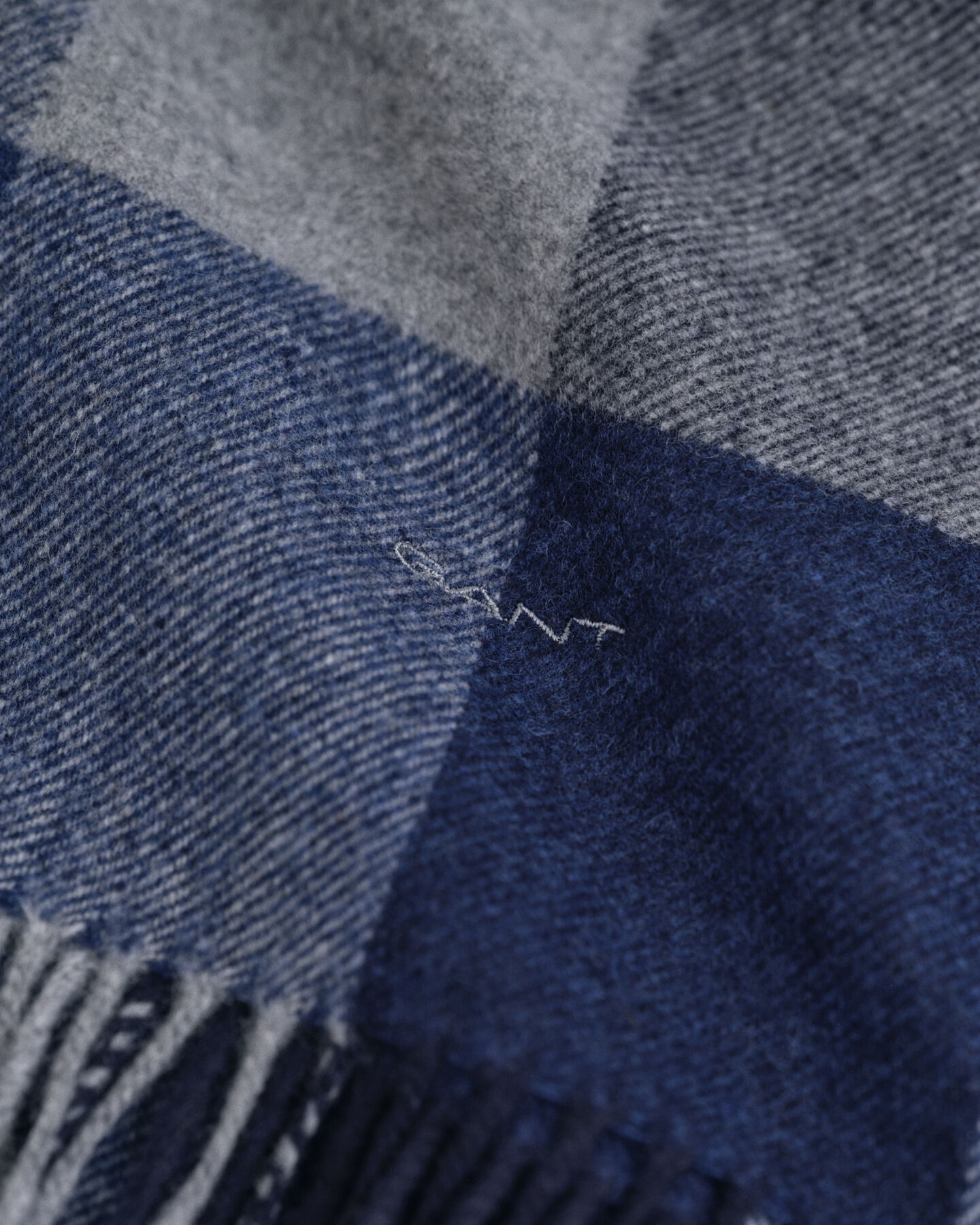 Mehrfarbig karierter Wollschal