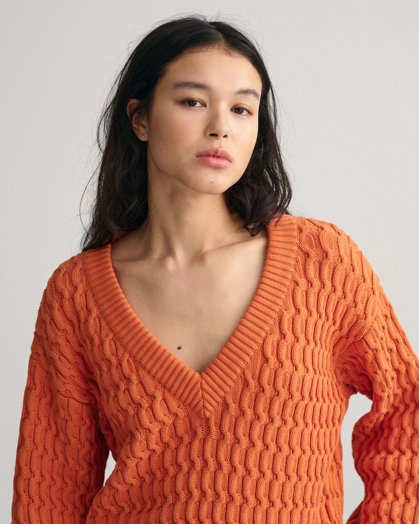 Textured V-Neck Pullover aus Baumwolle