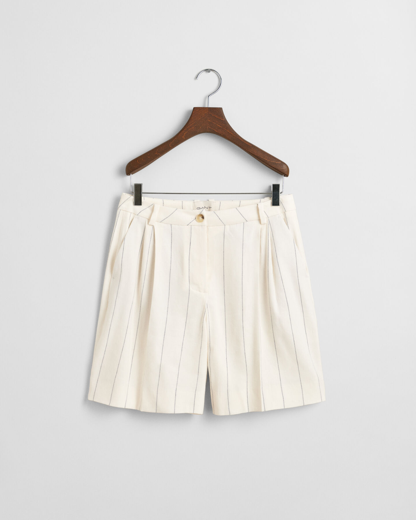 Leinen Shorts mit Nadelstreifen
