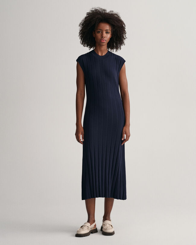 &Auml;rmelloses Rippstrick Rundhalskleid