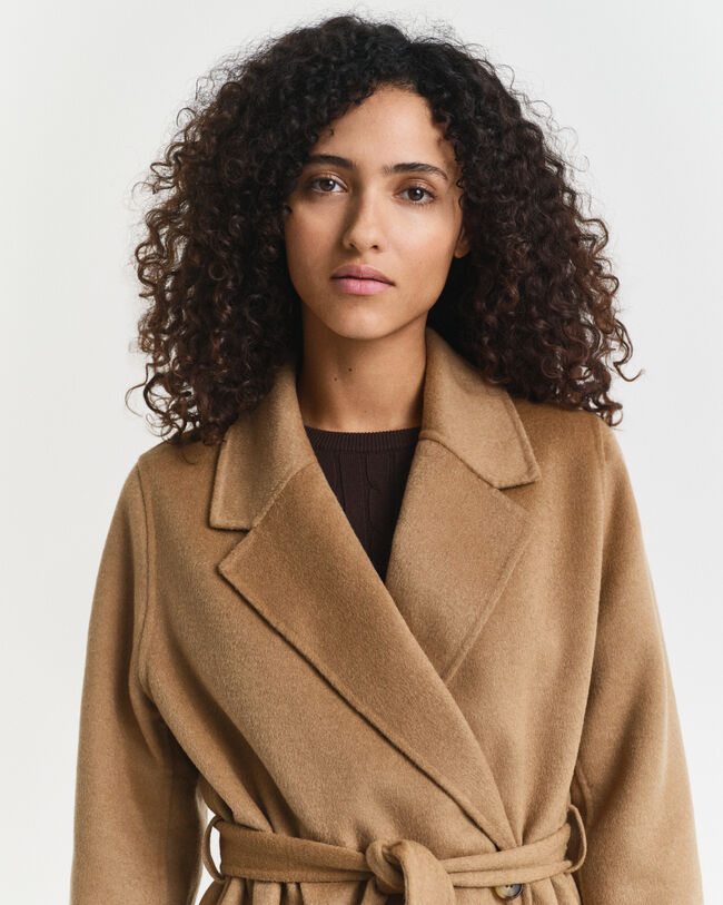 Handgenähter Mantel mit Gürtel