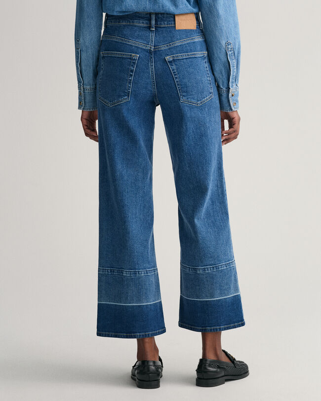 Verk&uuml;rzte Jeans mit weitem Bein