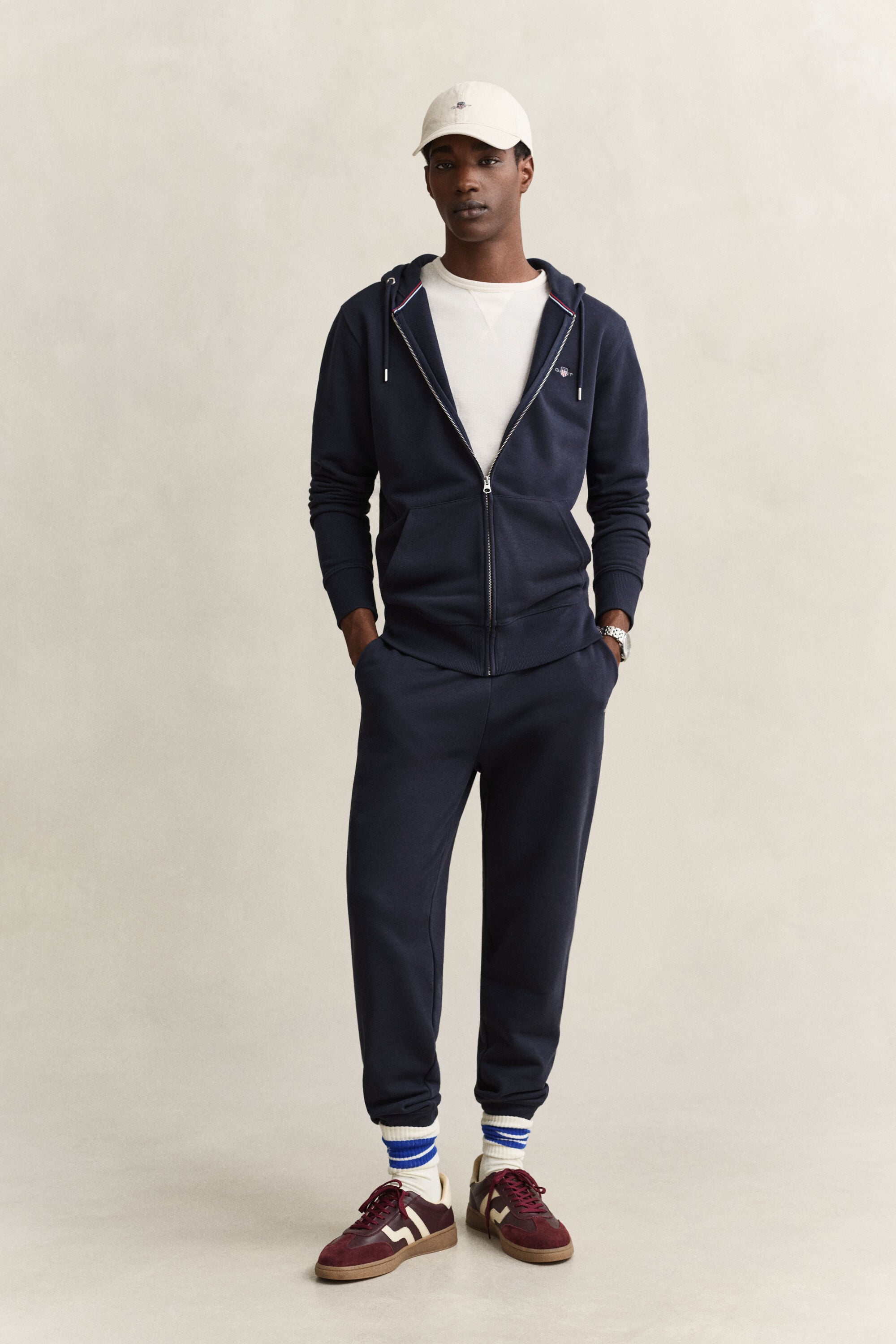 Sweat à capuche zippé avec écusson