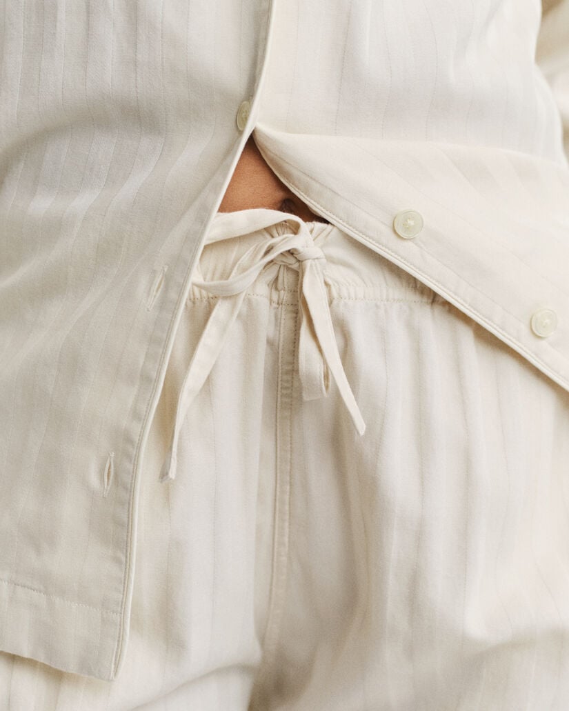 Pyjama mit Satinstreifen in Geschenkbox