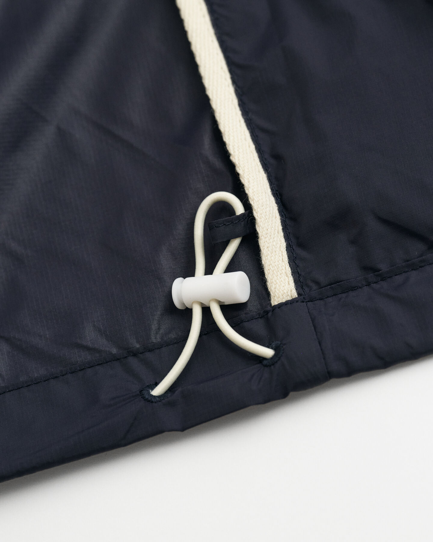 Leichter verstaubarer Windbreaker