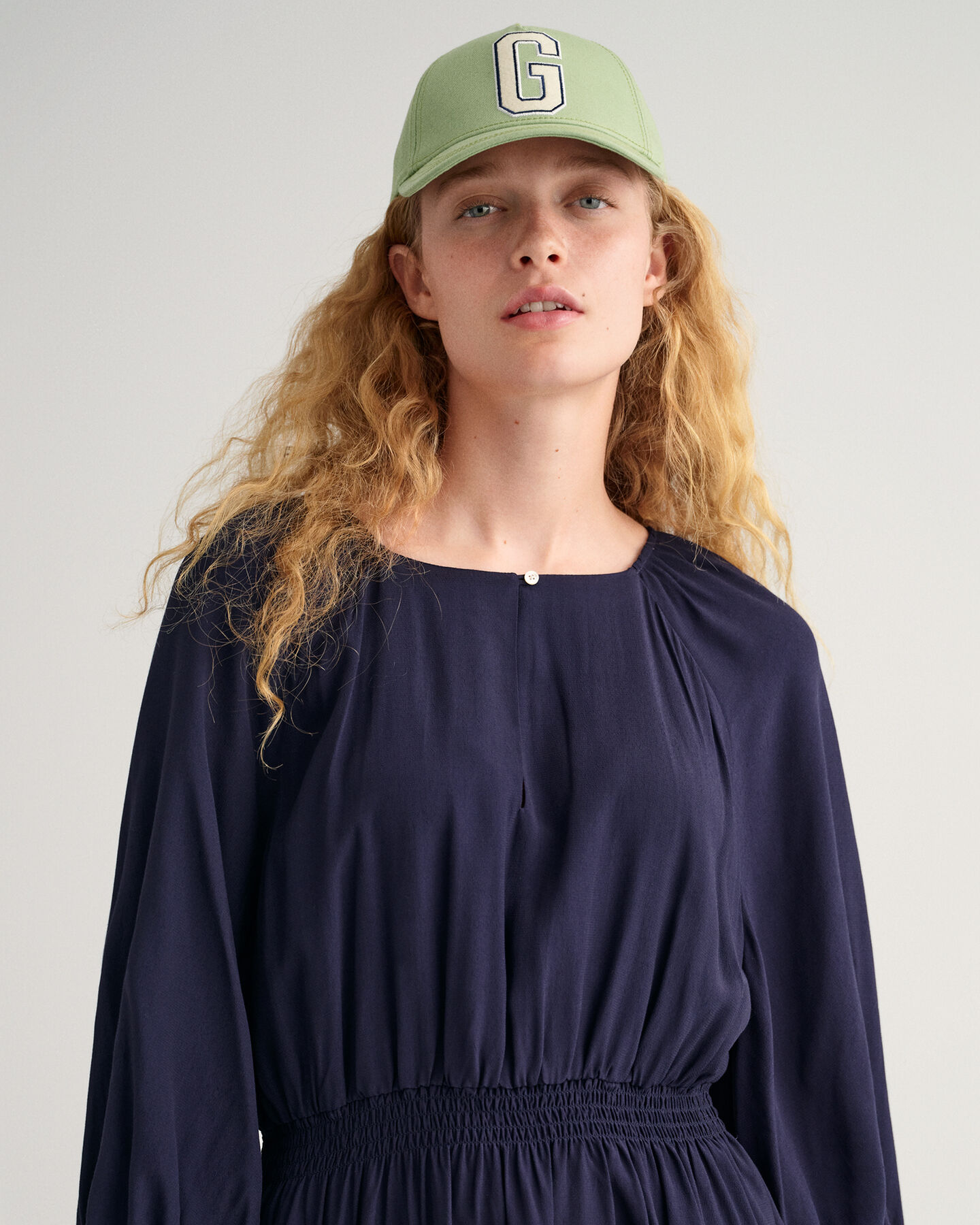 Kleid mit U-Boot-Ausschnitt