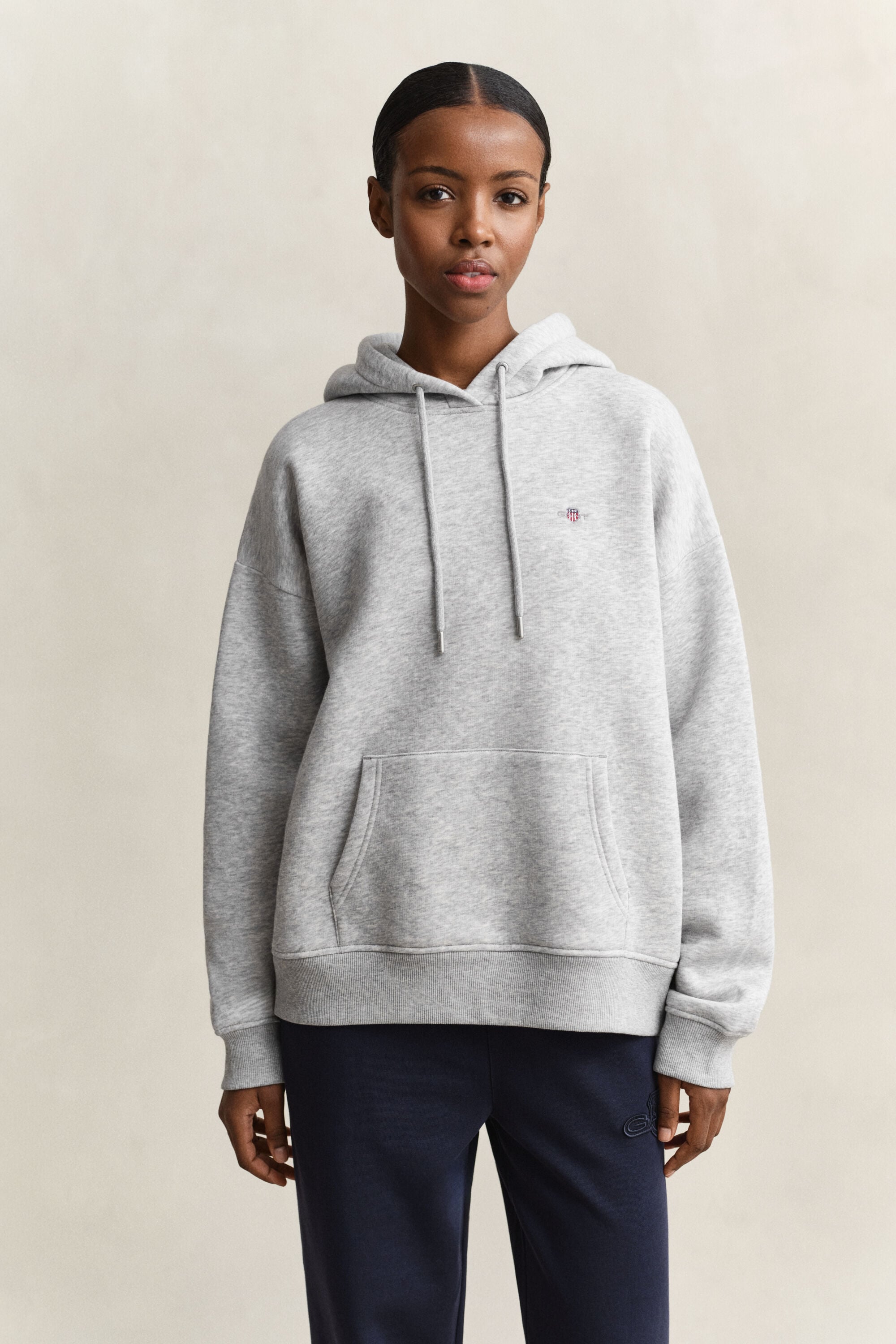 Sweat à capuche avec écusson