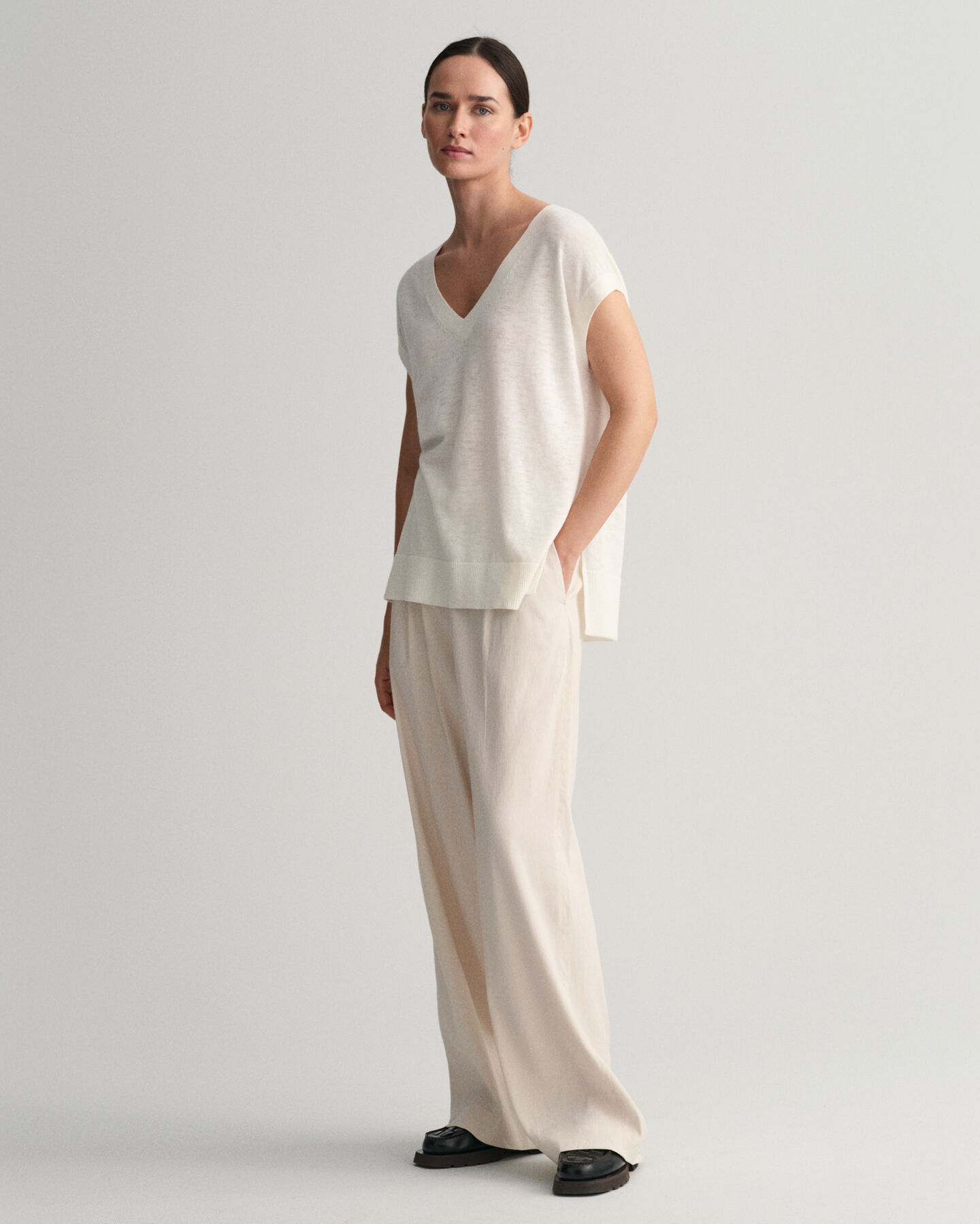 V-Neck Top aus Leinenmischgewebe