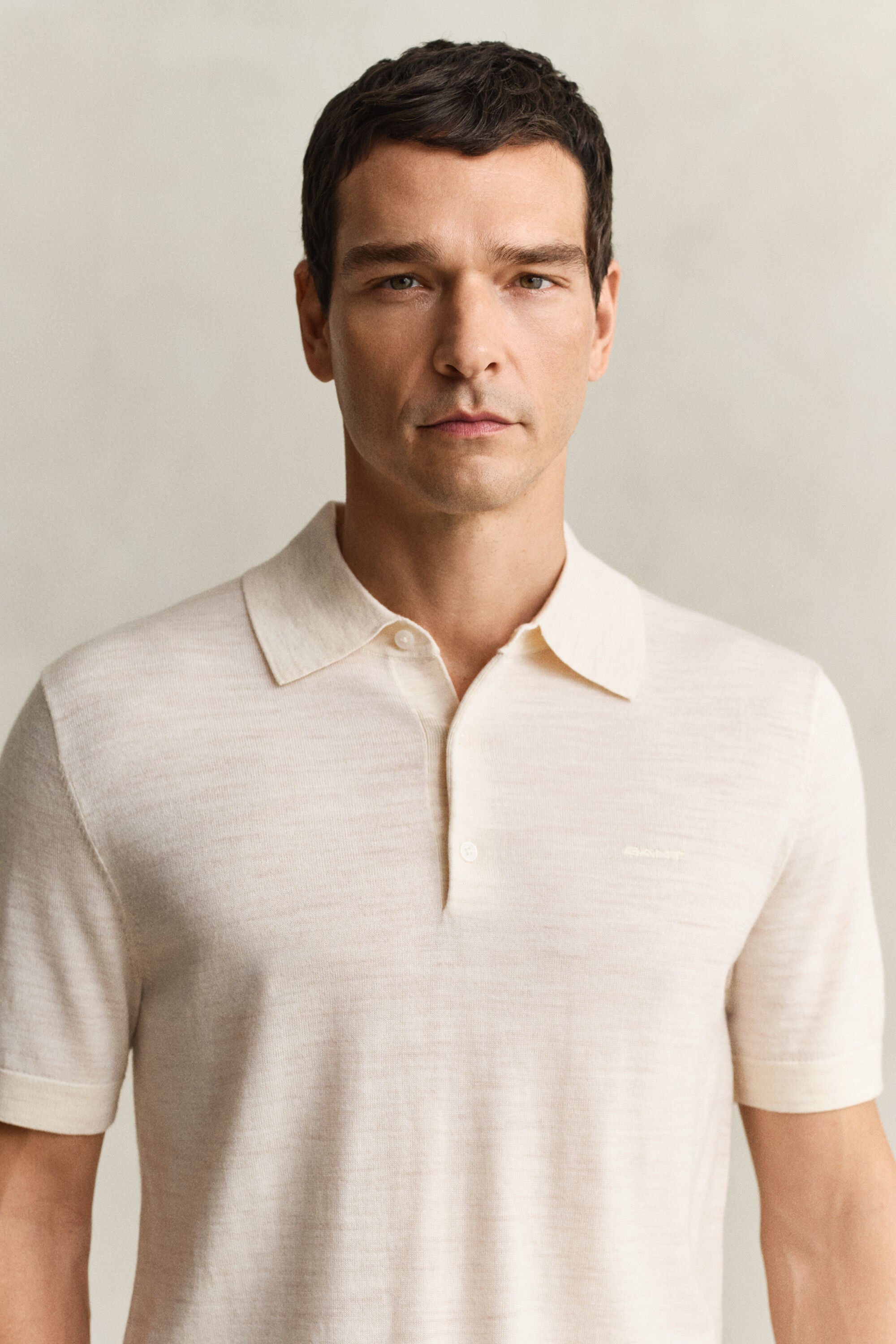 Polo a maniche corte realizzata in pregiata lana merino