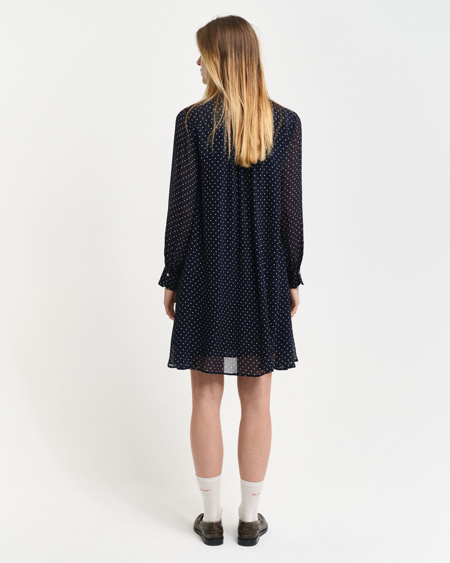 Gepunktetes Kleid mit Schluppe