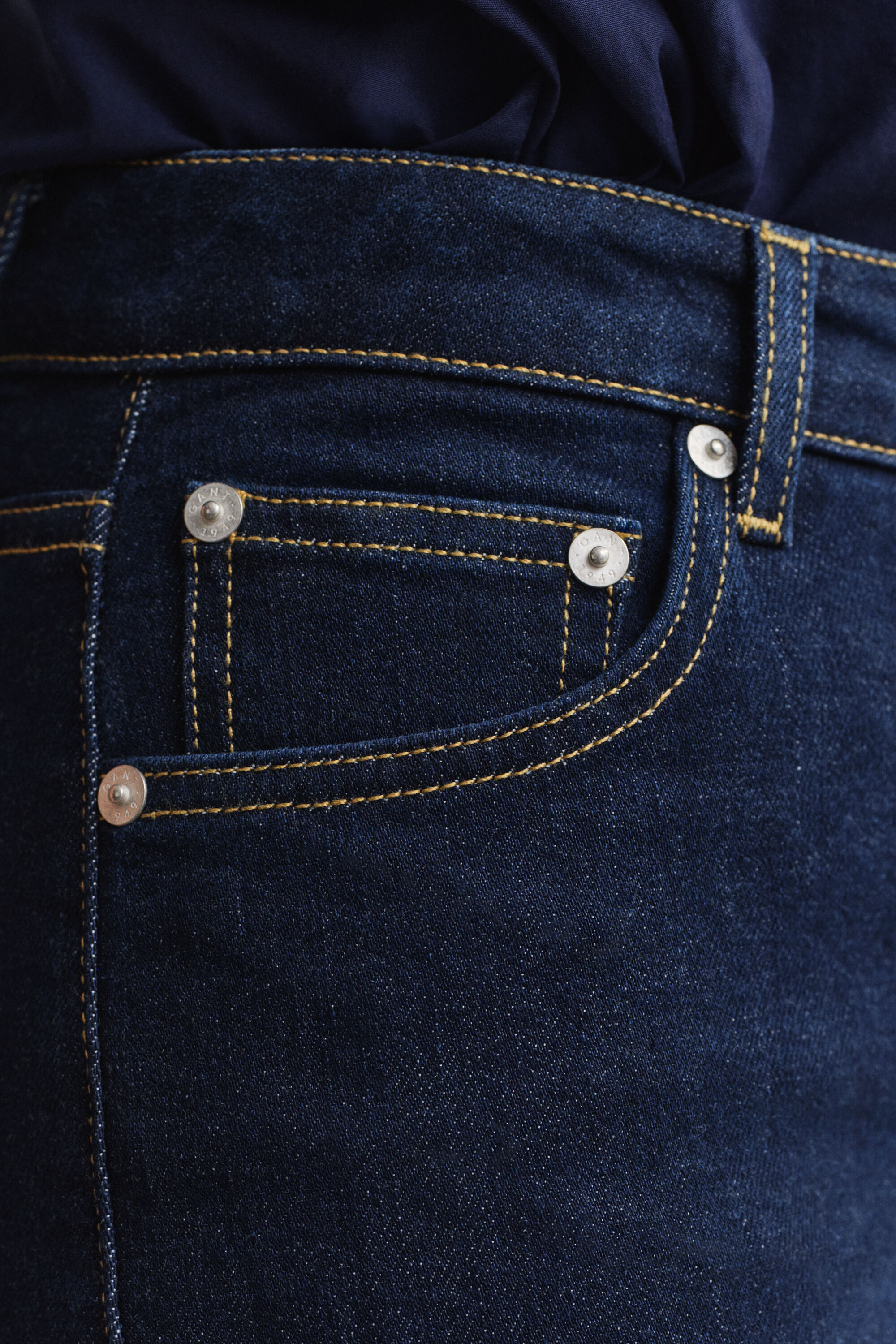 Ausgestellte Slim Fit Stretch-Jeans